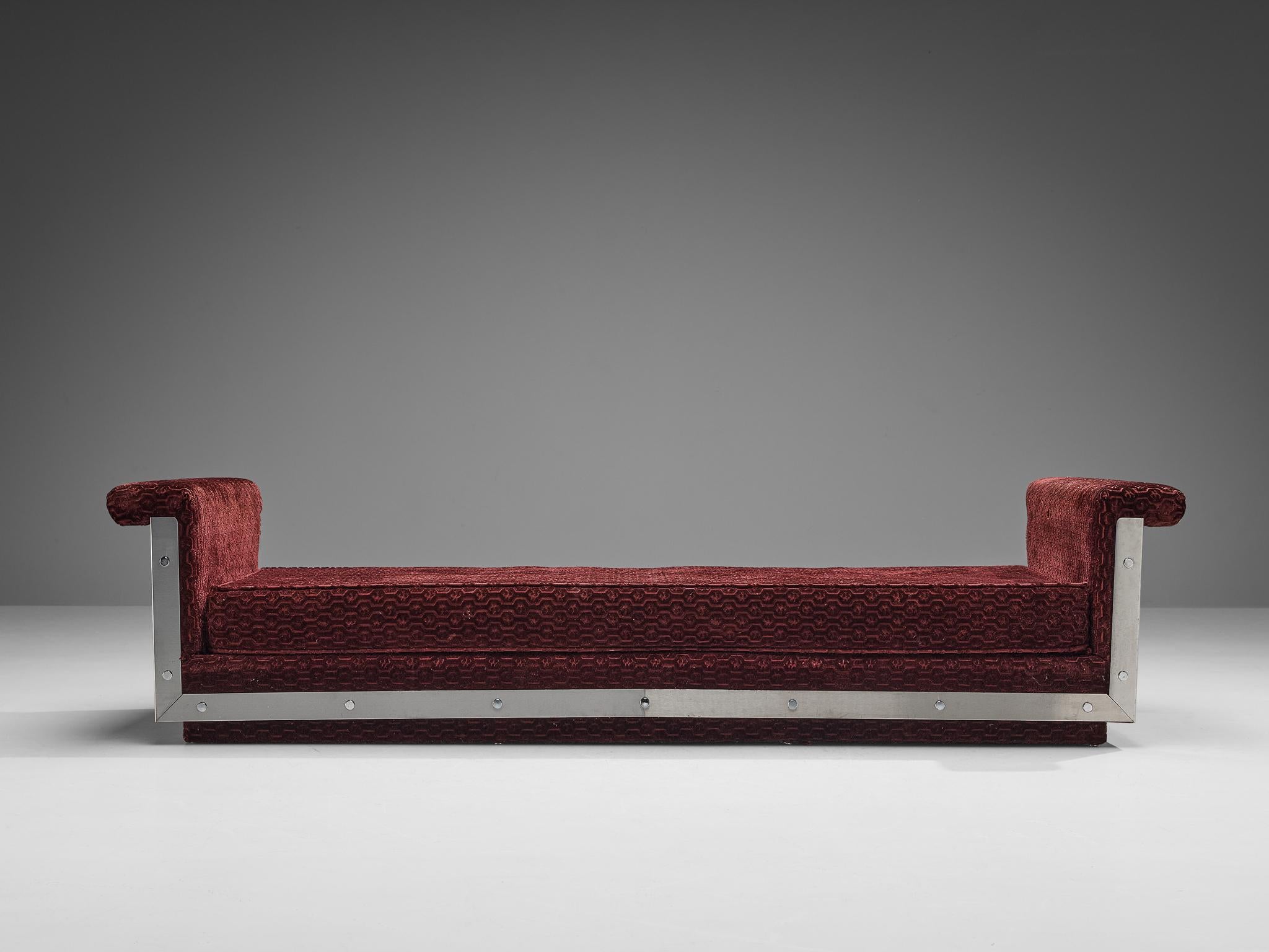 French Daybed in Stainless Steel and Burgundy Velvet Upholstery  In Good Condition In Waalwijk, NL