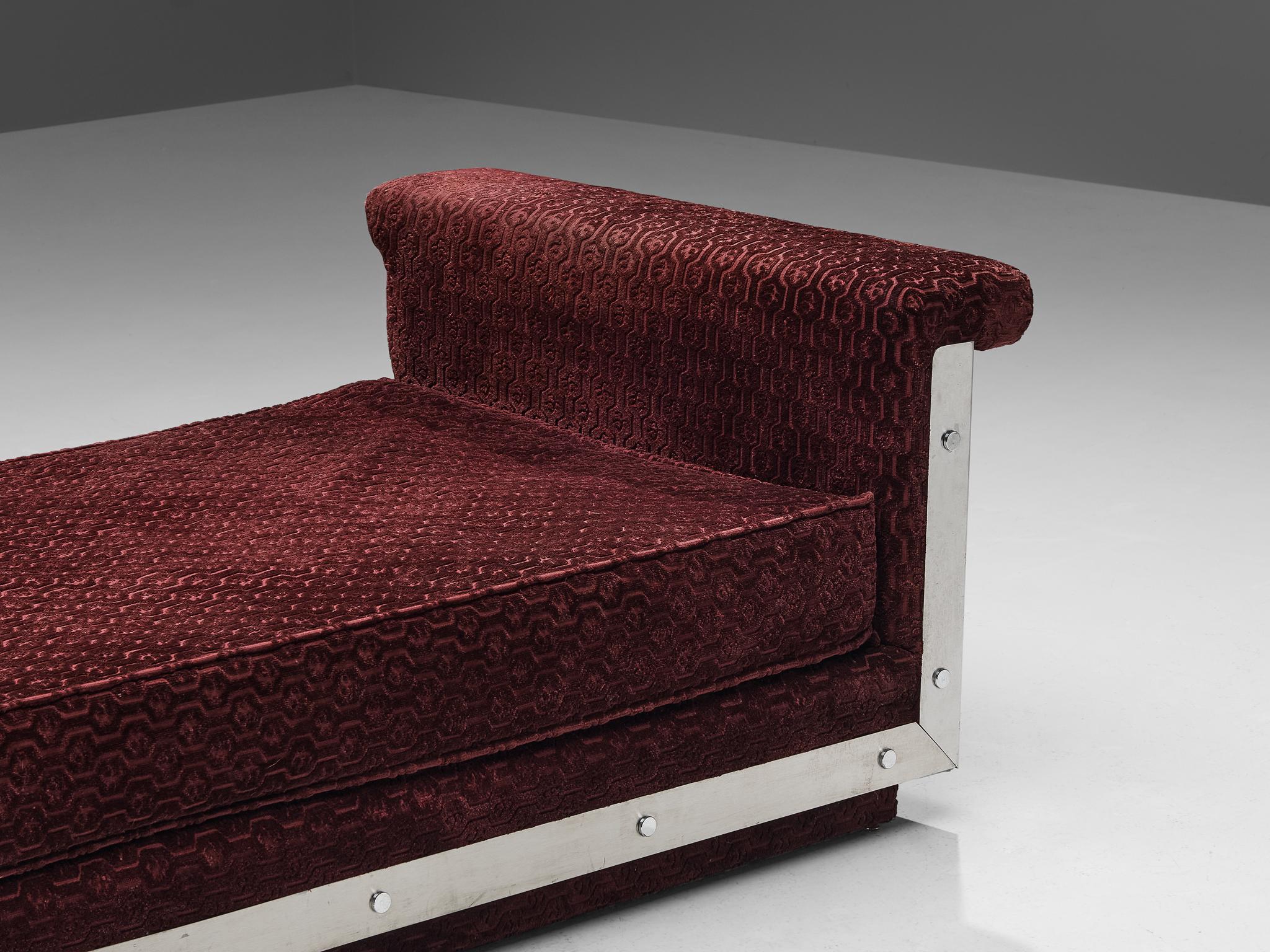 Mid-20th Century French Daybed in Stainless Steel and Burgundy Velvet Upholstery 