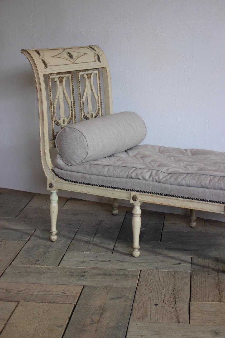 French Daybed in the Directoire Taste, circa 1900 (20. Jahrhundert) im Angebot