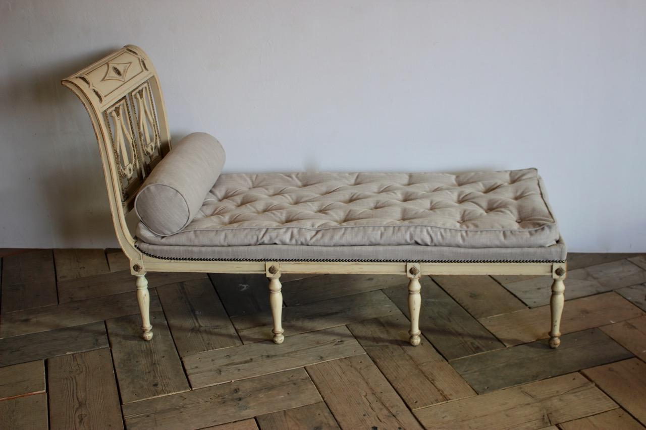 French Daybed in the Directoire Taste, circa 1900 (Holz) im Angebot