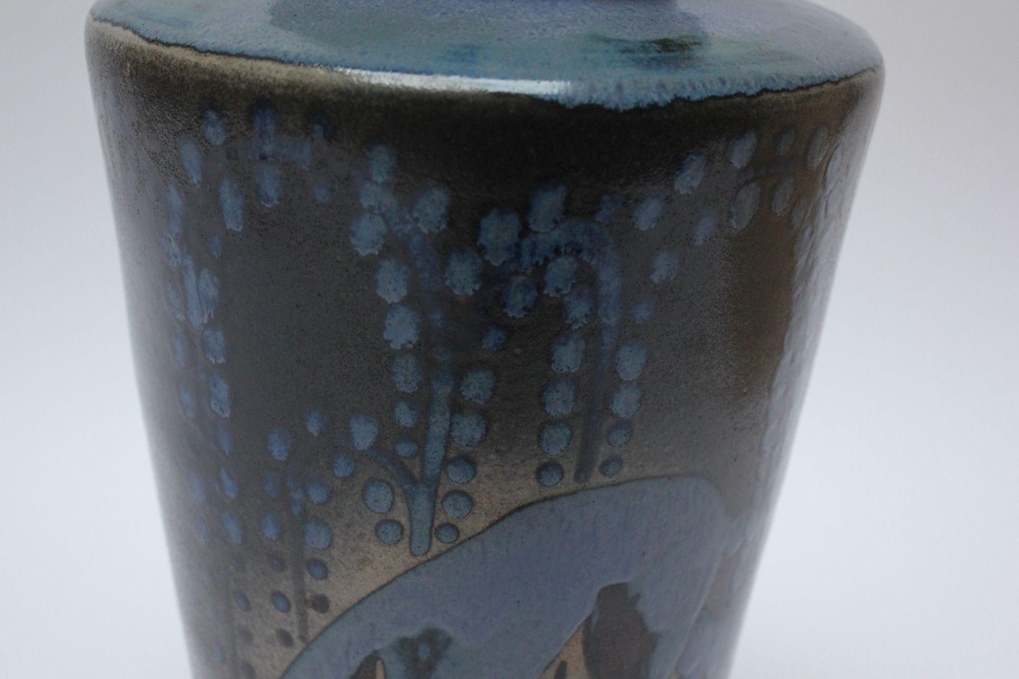 Französische Deko-Keramik-Lampe „ Hirsch in Landschaft“ aus blauer Glasur von Atelier Primavera im Angebot 10