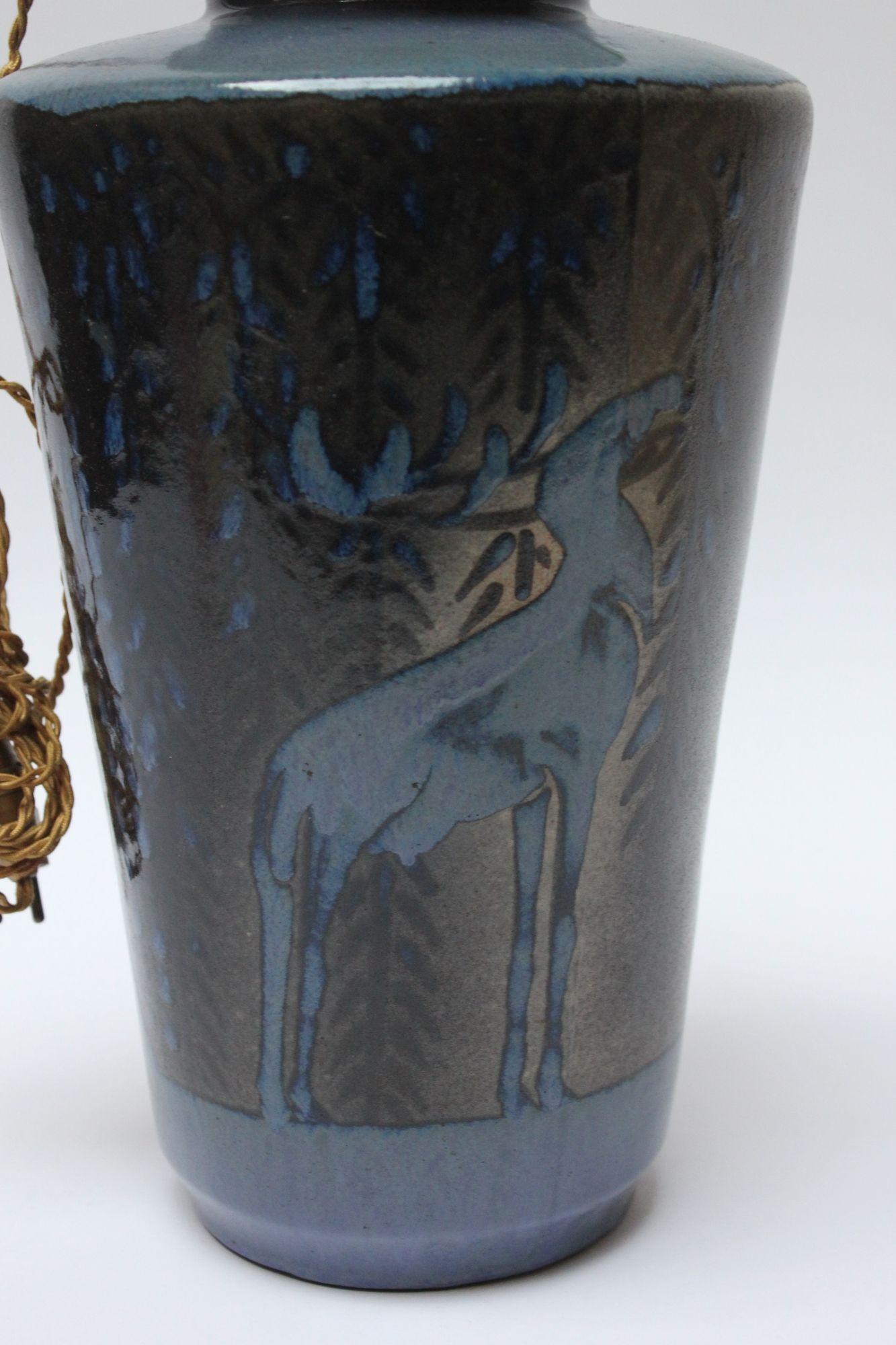 Lampe Art déco français en céramique à glaçure bleue « Cerf dans un paysage » par Atelier Primavera en vente 1