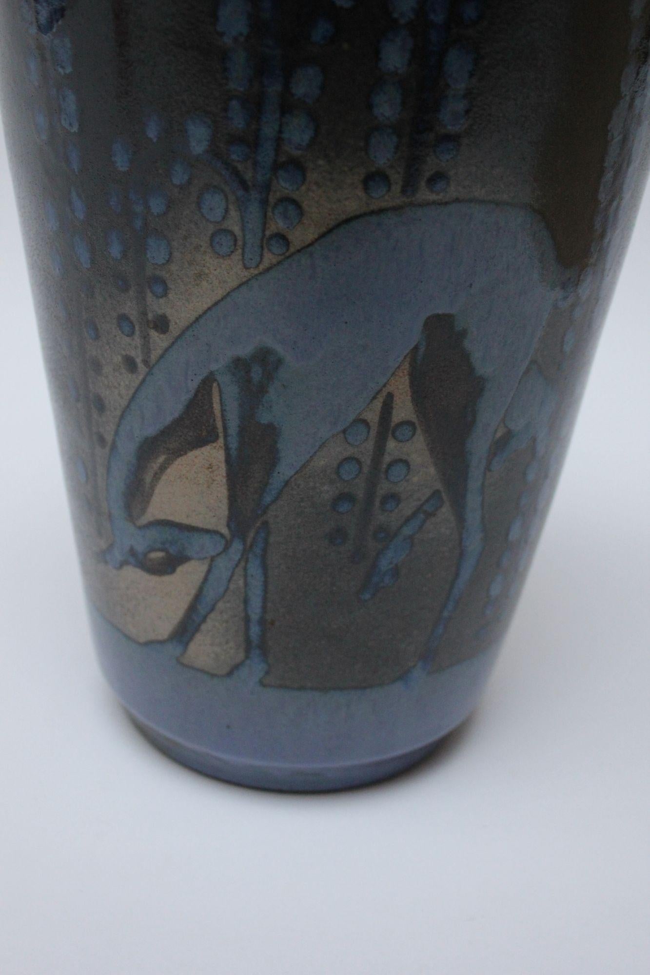 Lampe Art déco français en céramique à glaçure bleue « Cerf dans un paysage » par Atelier Primavera en vente 3