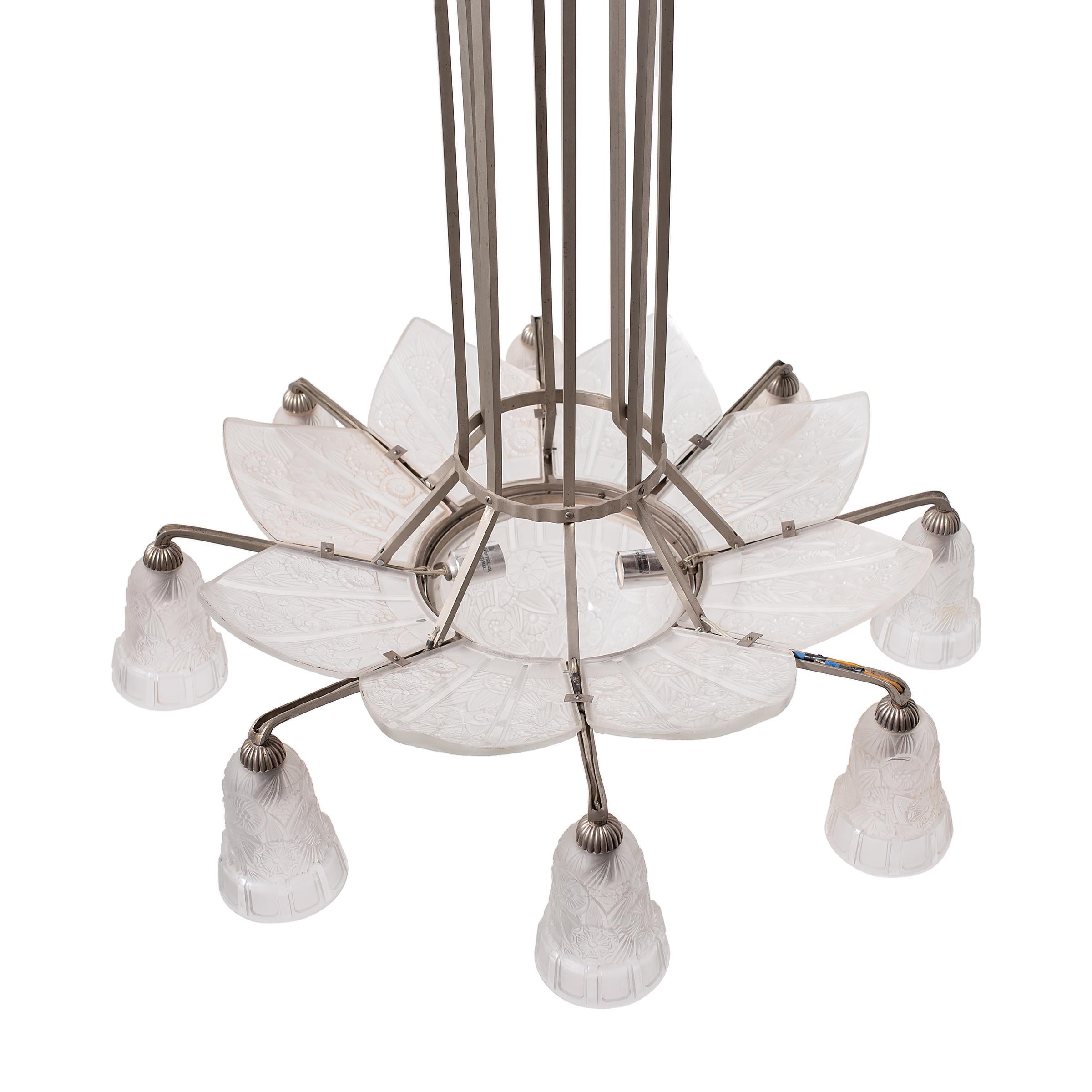 Bronze French Deco Chandelier Signed by Hettier & Vincent, c. 1930 For Sale