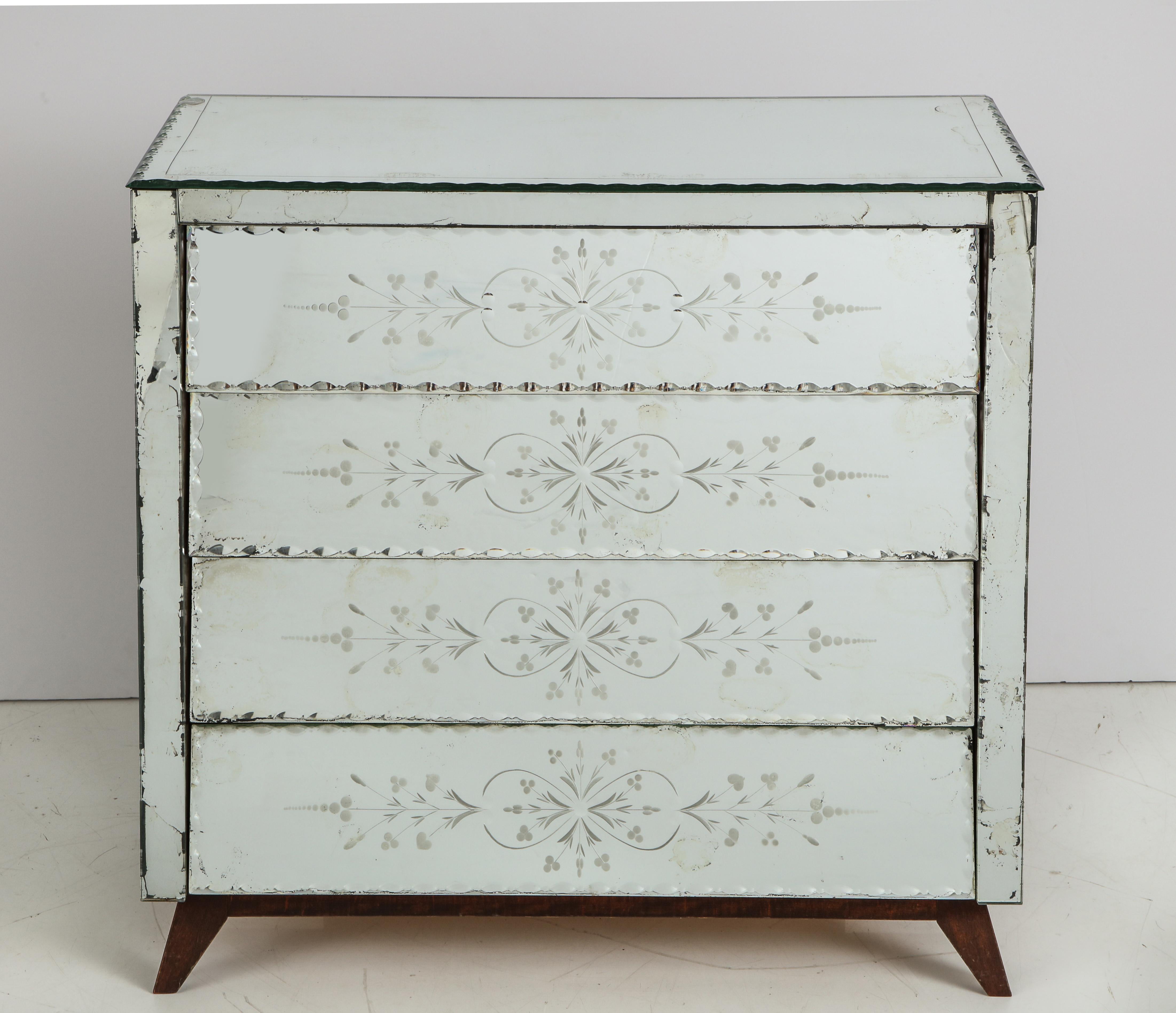 French Deco Mirrored Chest with Reverse-Cut  Decoration (Mitte des 20. Jahrhunderts)