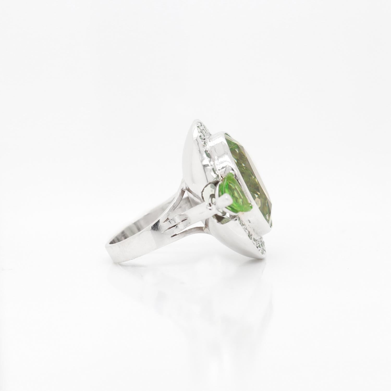 French Deco Style 18K White Gold Green Beryl & Tsavorite Garnet Cocktail Ring For Sale 4