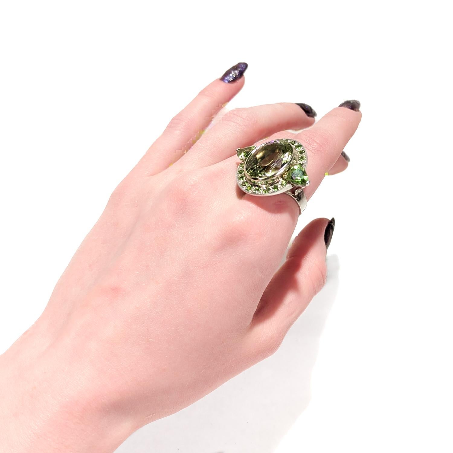 Art Deco French Deco Style 18K White Gold Green Beryl & Tsavorite Garnet Cocktail Ring For Sale