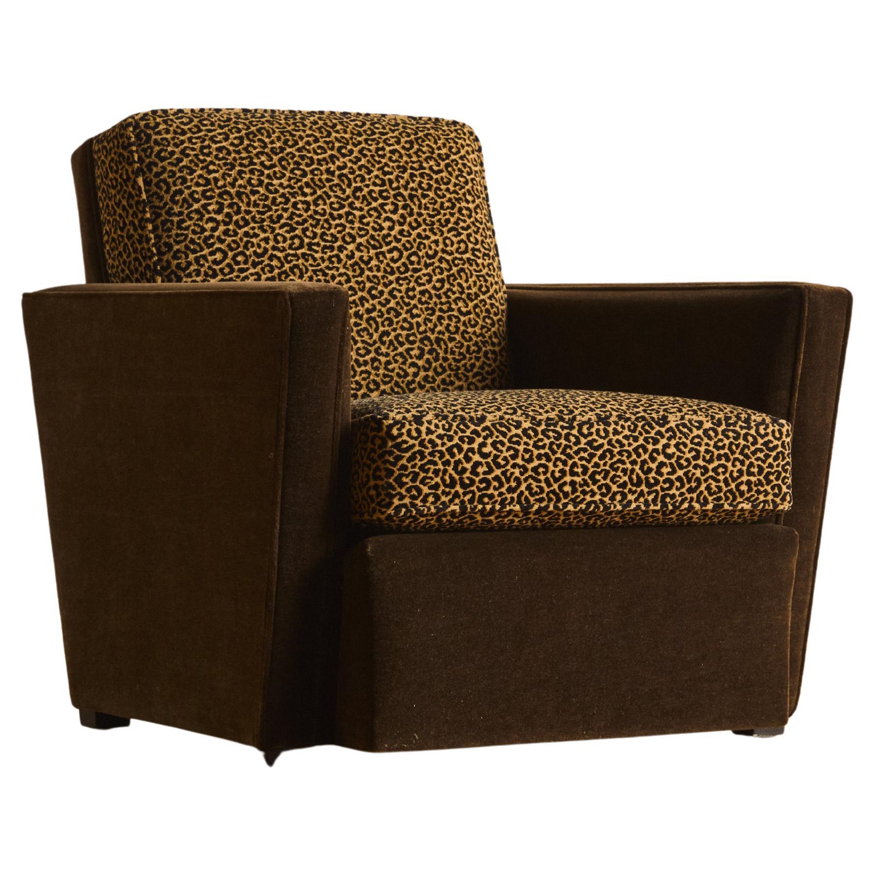 Fauteuil club léopard bicolore French Deco en vente