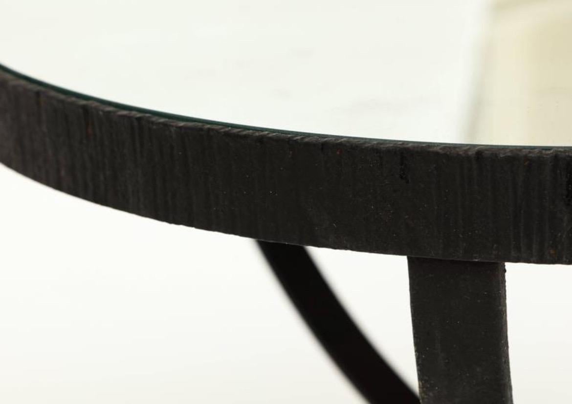 Français Table d'appoint déco française Gueirdon avec plateau en miroir, années 1930, 1940 en vente
