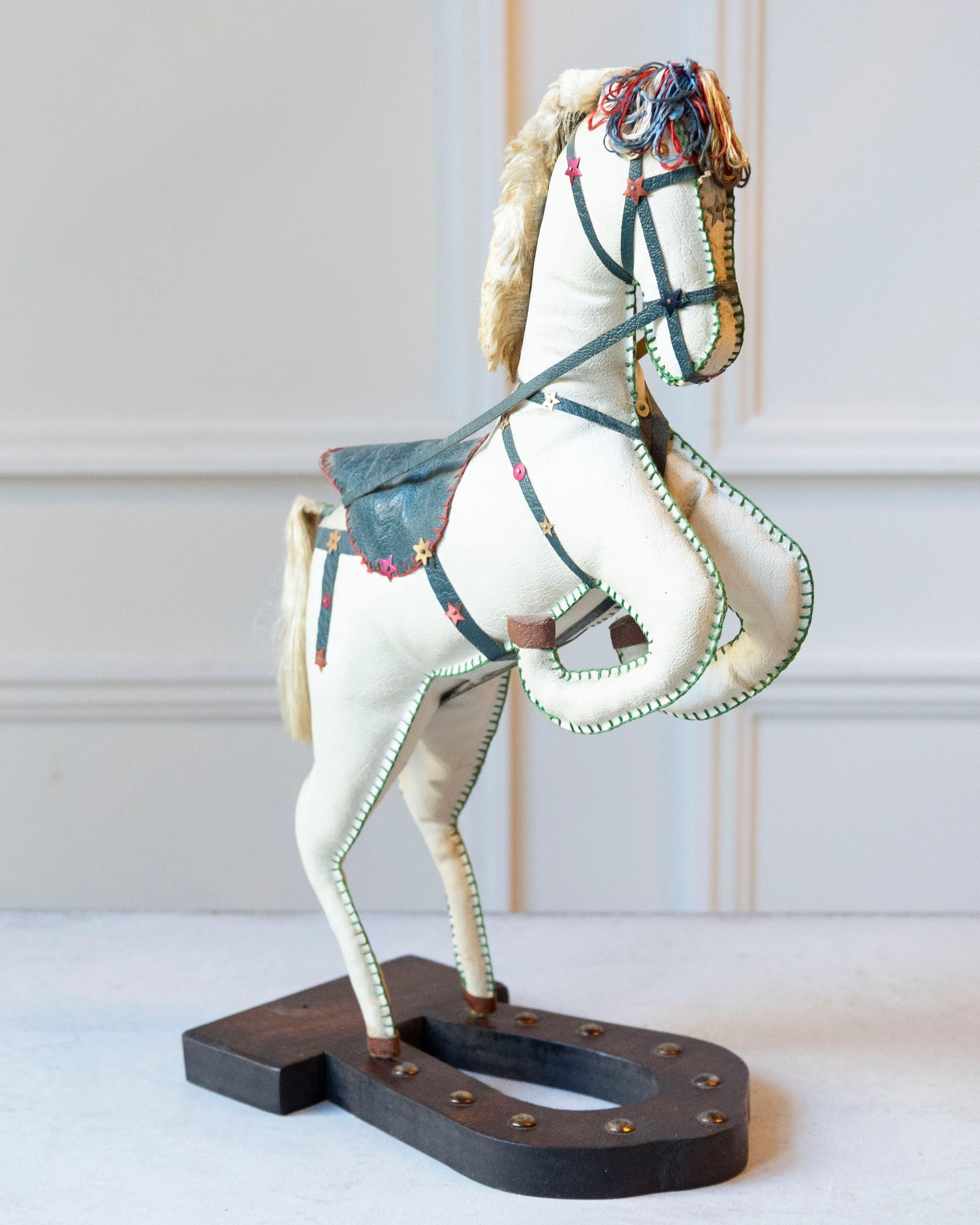 Französisches Dekorationspferd in Moleskin mit Sattel und Geschirr, 20. im Angebot 2