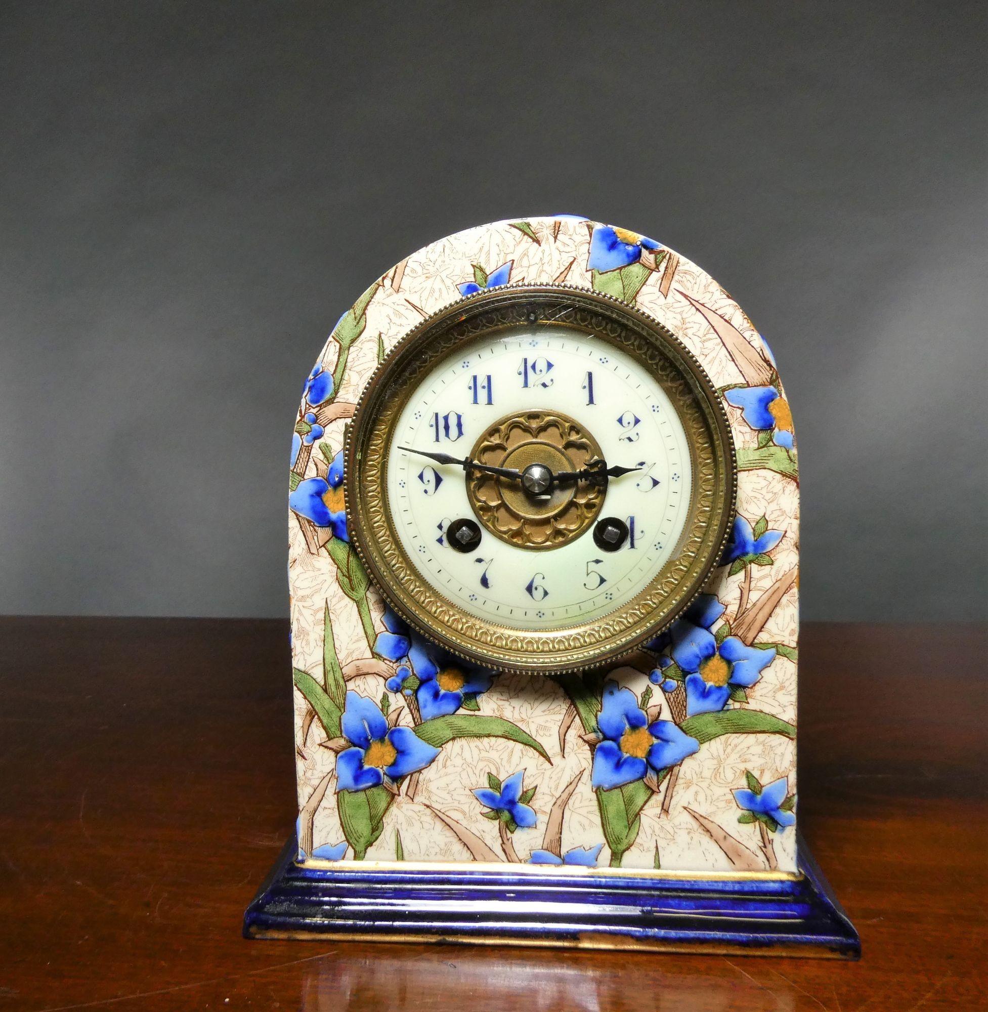 French Decorative Porcelain Clock Garniture In Good Condition For Sale In Norwich, GB