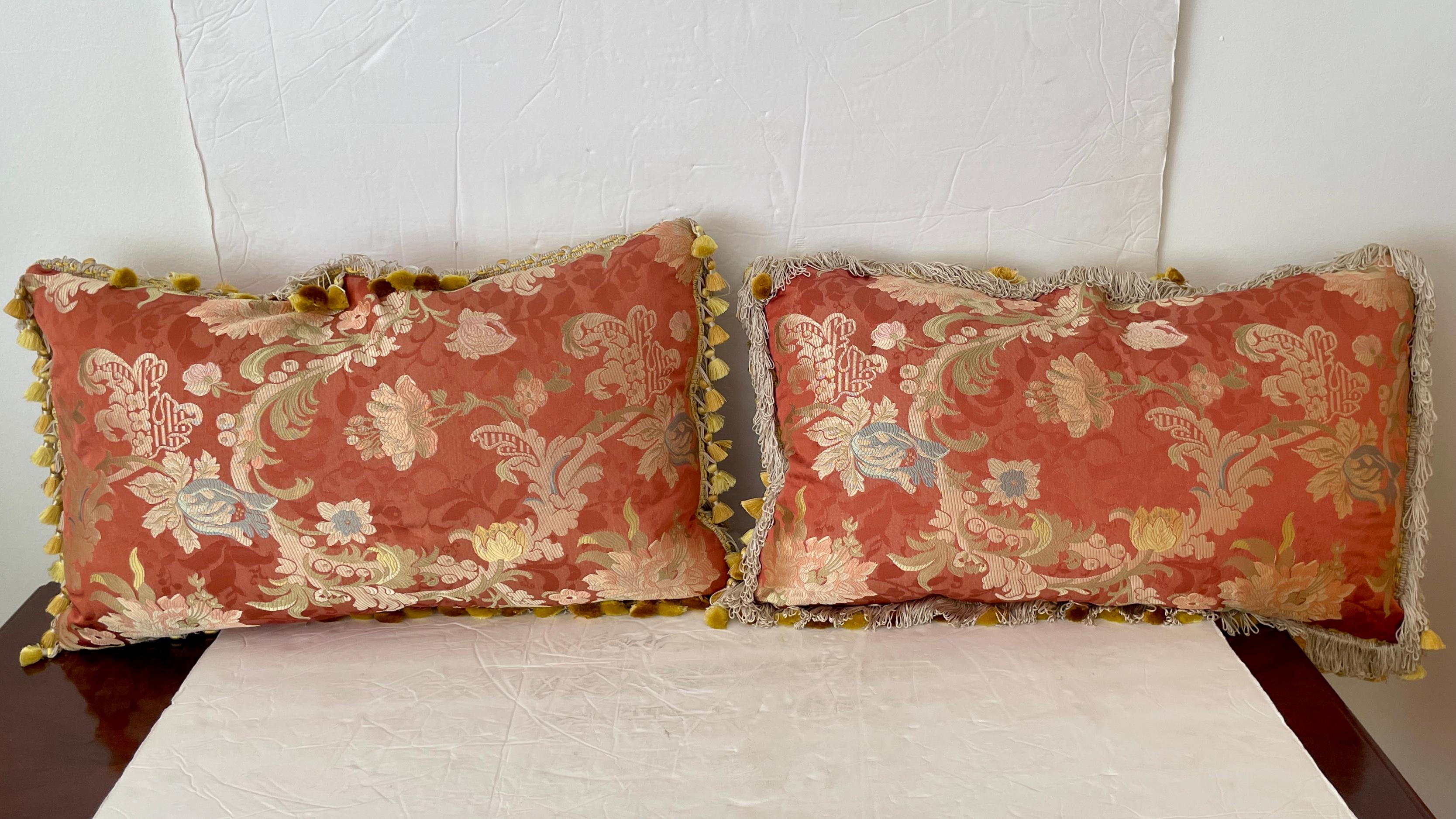French Decorative Rectangular Pillows, a Pair In Good Condition For Sale In Los Angeles, CA