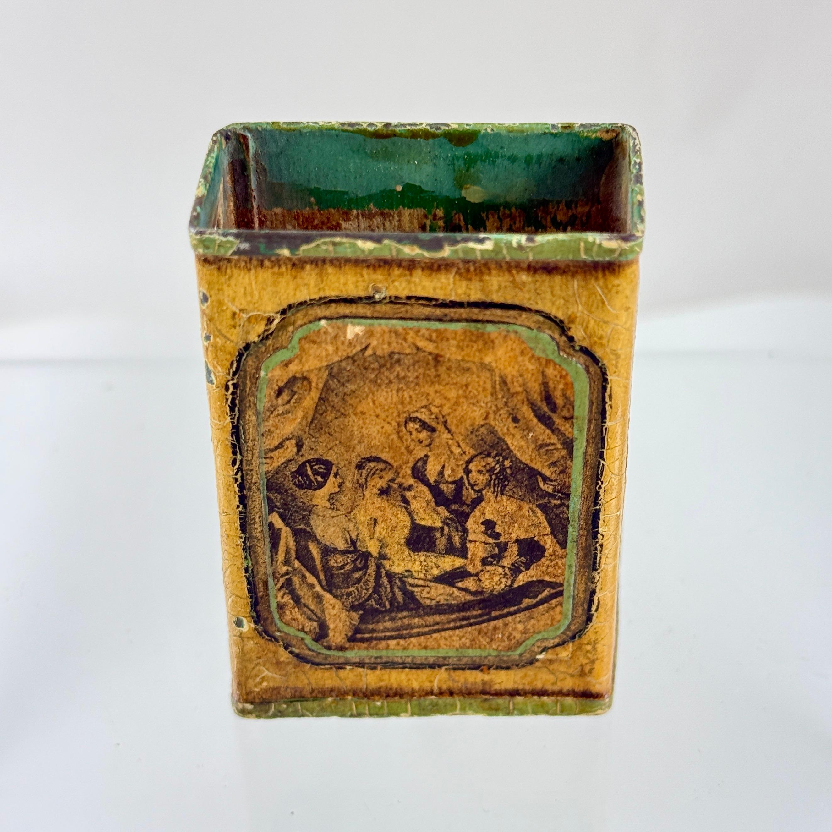 Stile provenzale Portafiammiferi francese in metallo laccato a decoupage in vendita