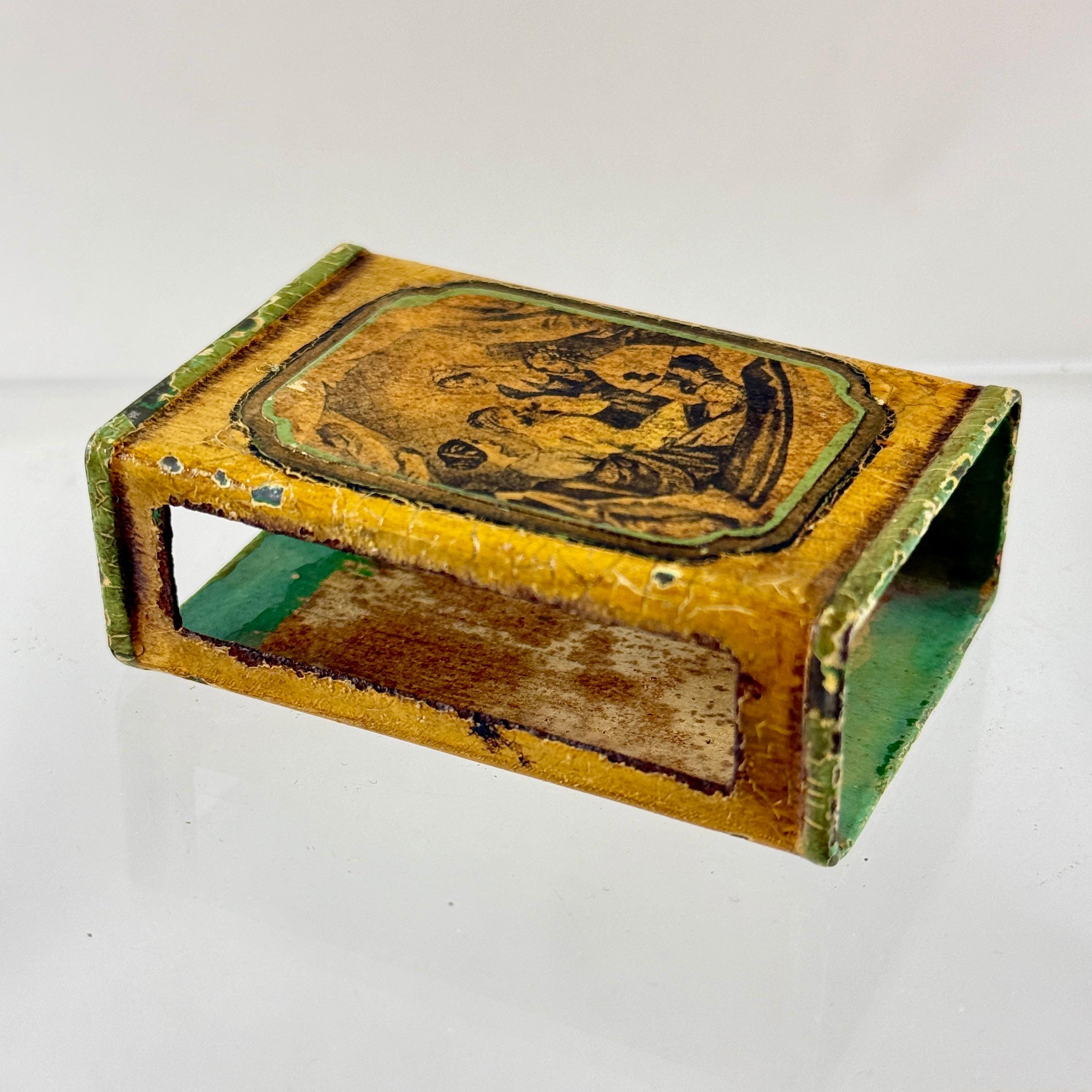 Francese Portafiammiferi francese in metallo laccato a decoupage in vendita