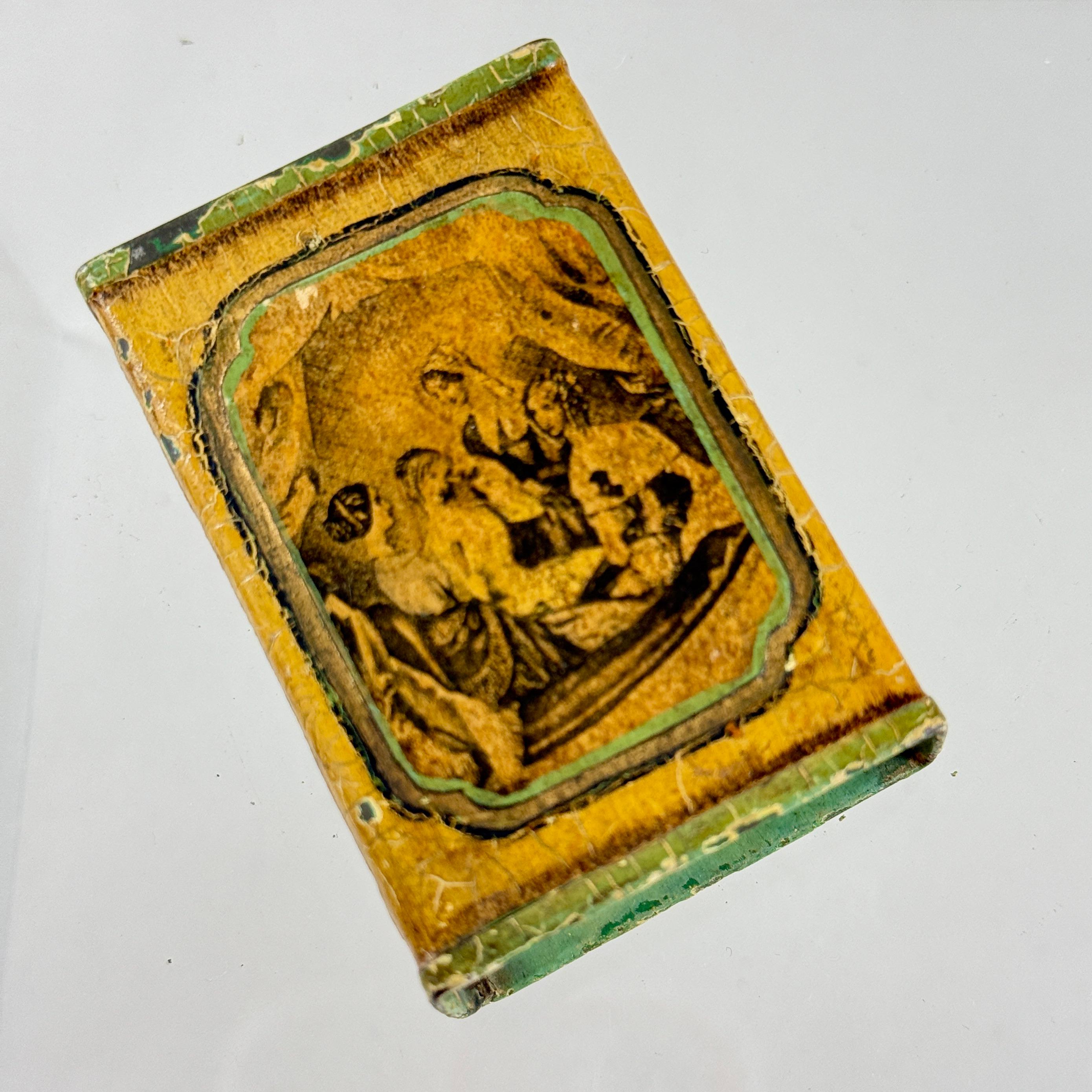 XIX secolo Portafiammiferi francese in metallo laccato a decoupage in vendita