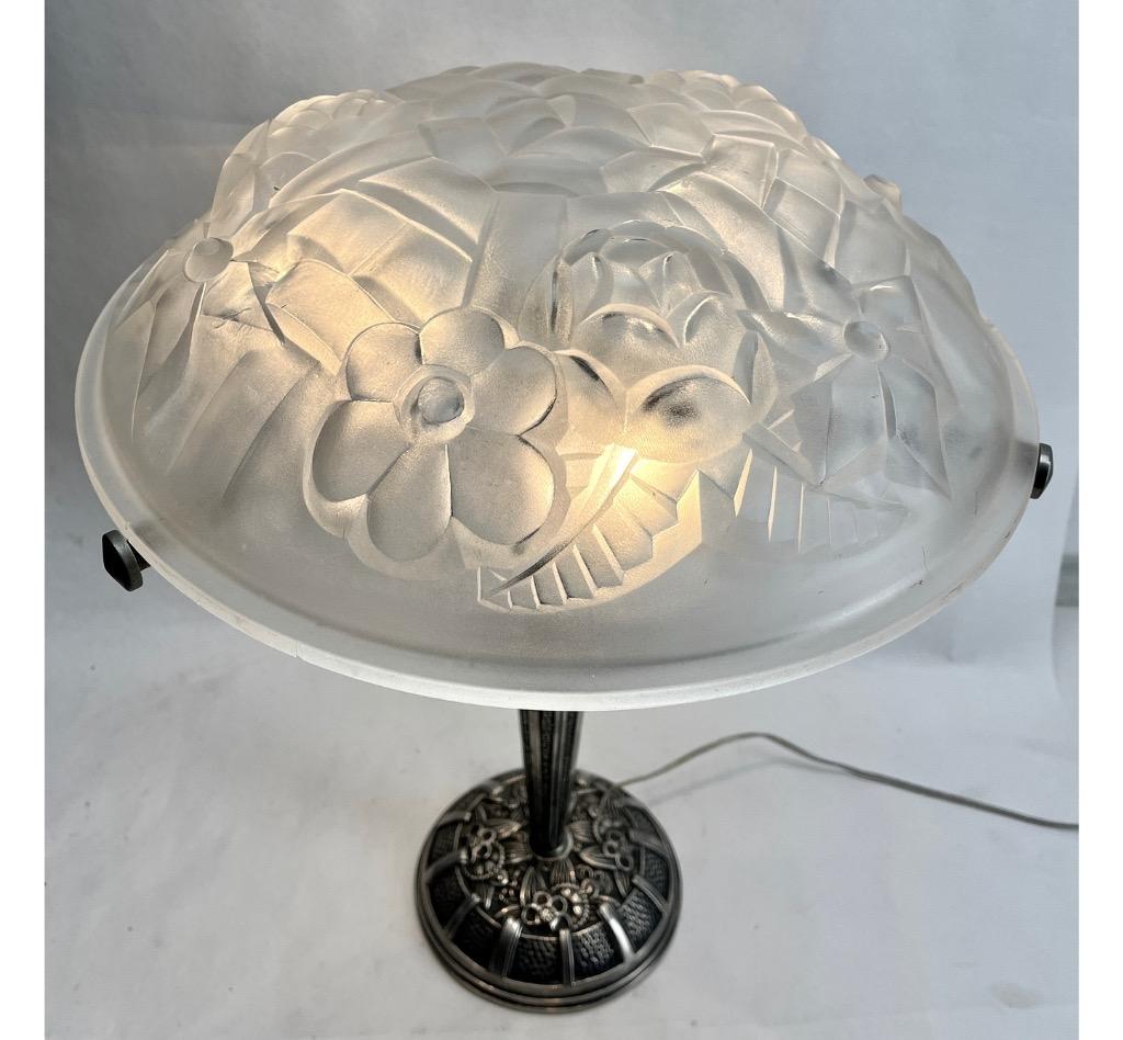 French Degue Art Deco table lamp made by the Paris based company of Léon Hugue For Sale 5