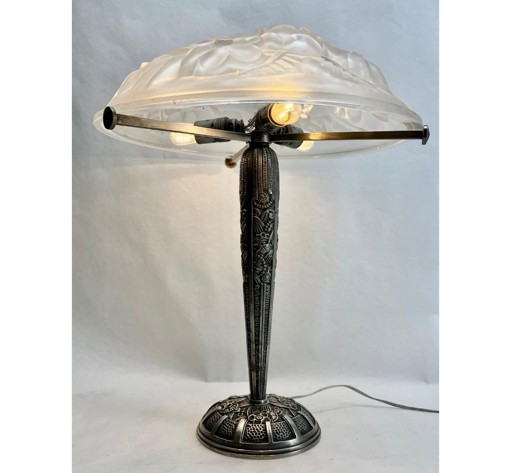 Verre d'art Lampe de table française The Deco Paris de Léon Hugue. en vente