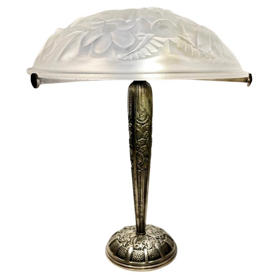 French Degue Art Deco table lamp made by the Paris based company of Léon Hugue For Sale