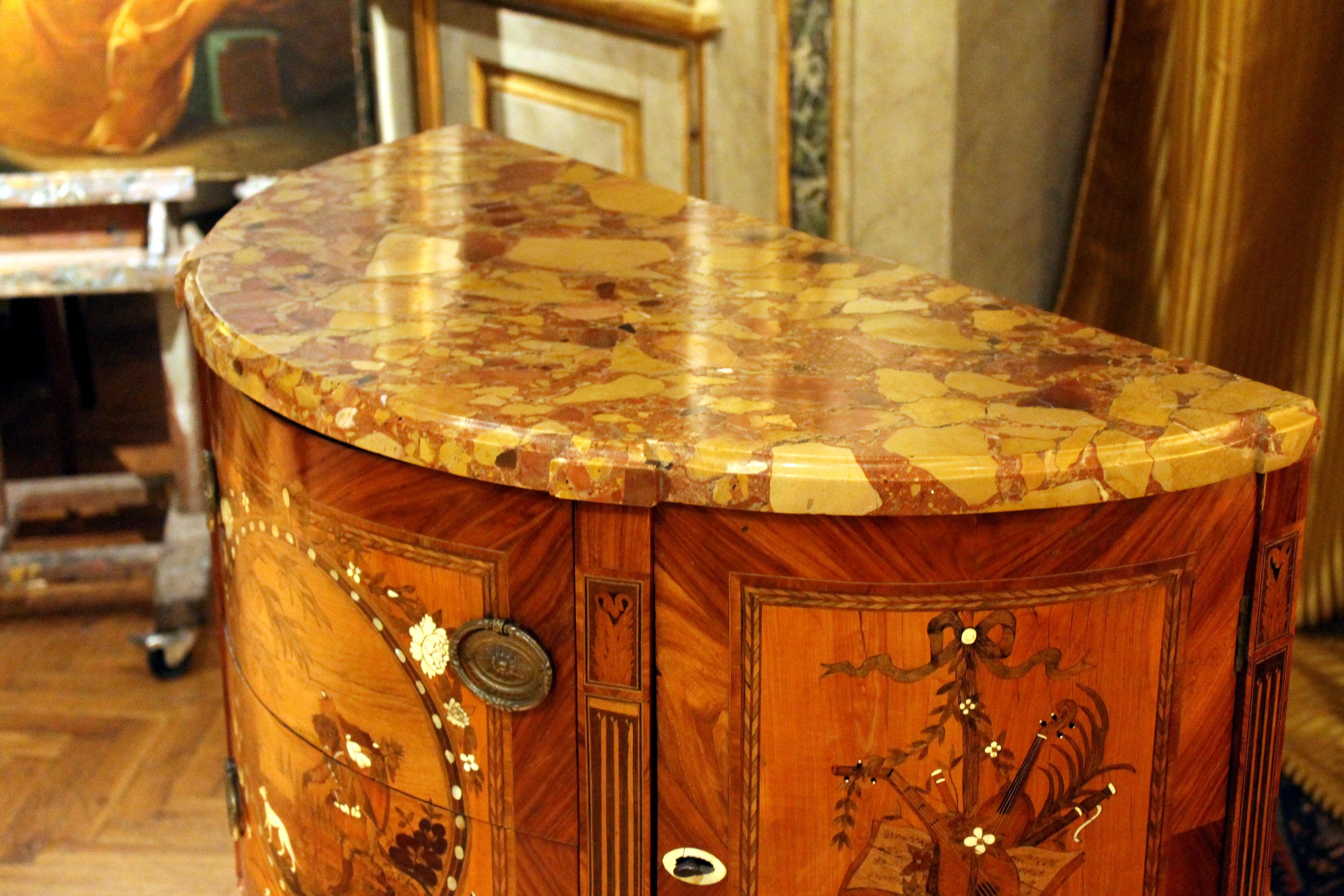 Antique Louis XVI French Demilune Marquetry Chest of Drawers Stamped Tondeur In Good Condition For Sale In Firenze, IT