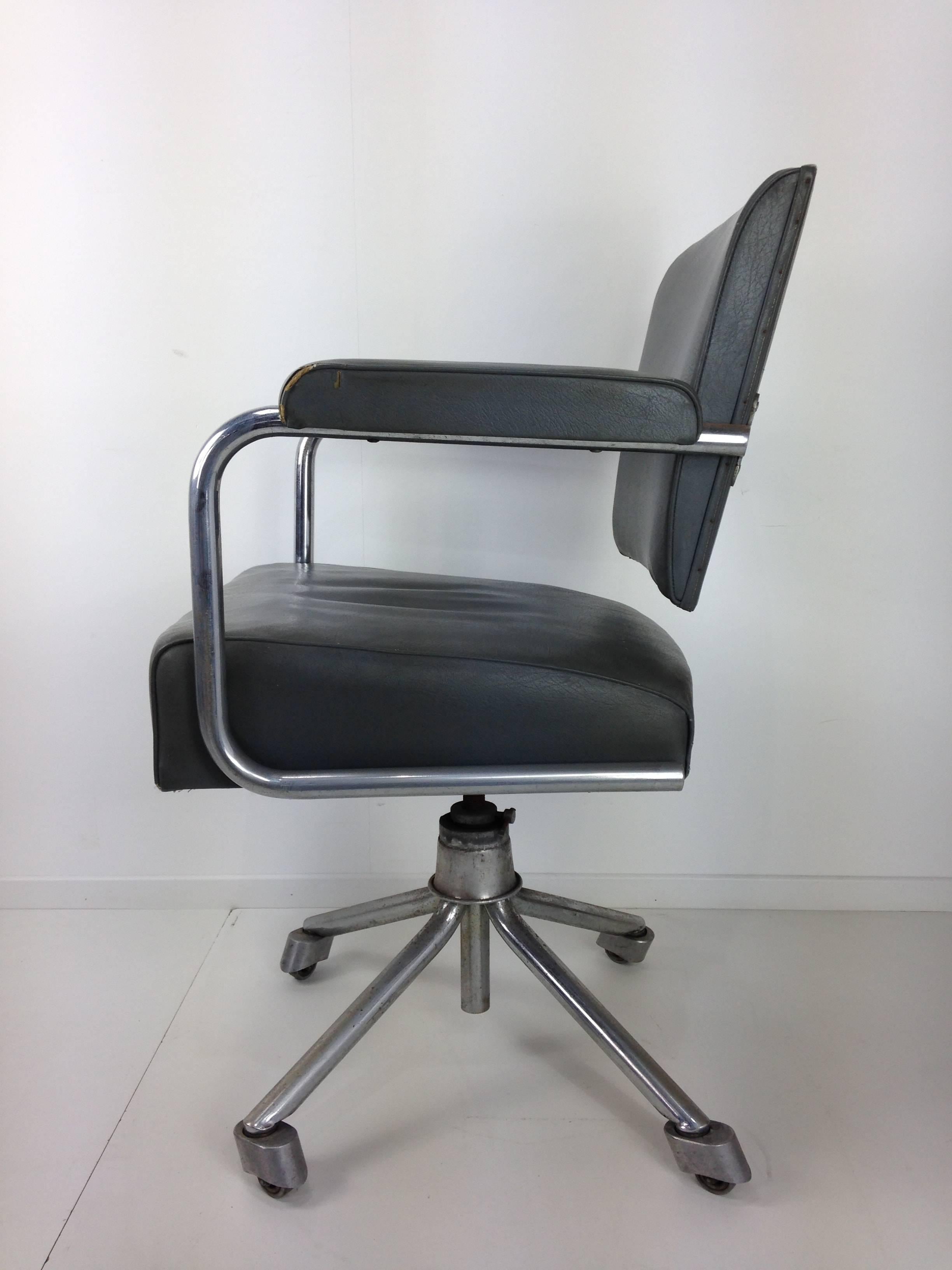 French Design and Bauhaus Style Office and Swivel Armchair 1