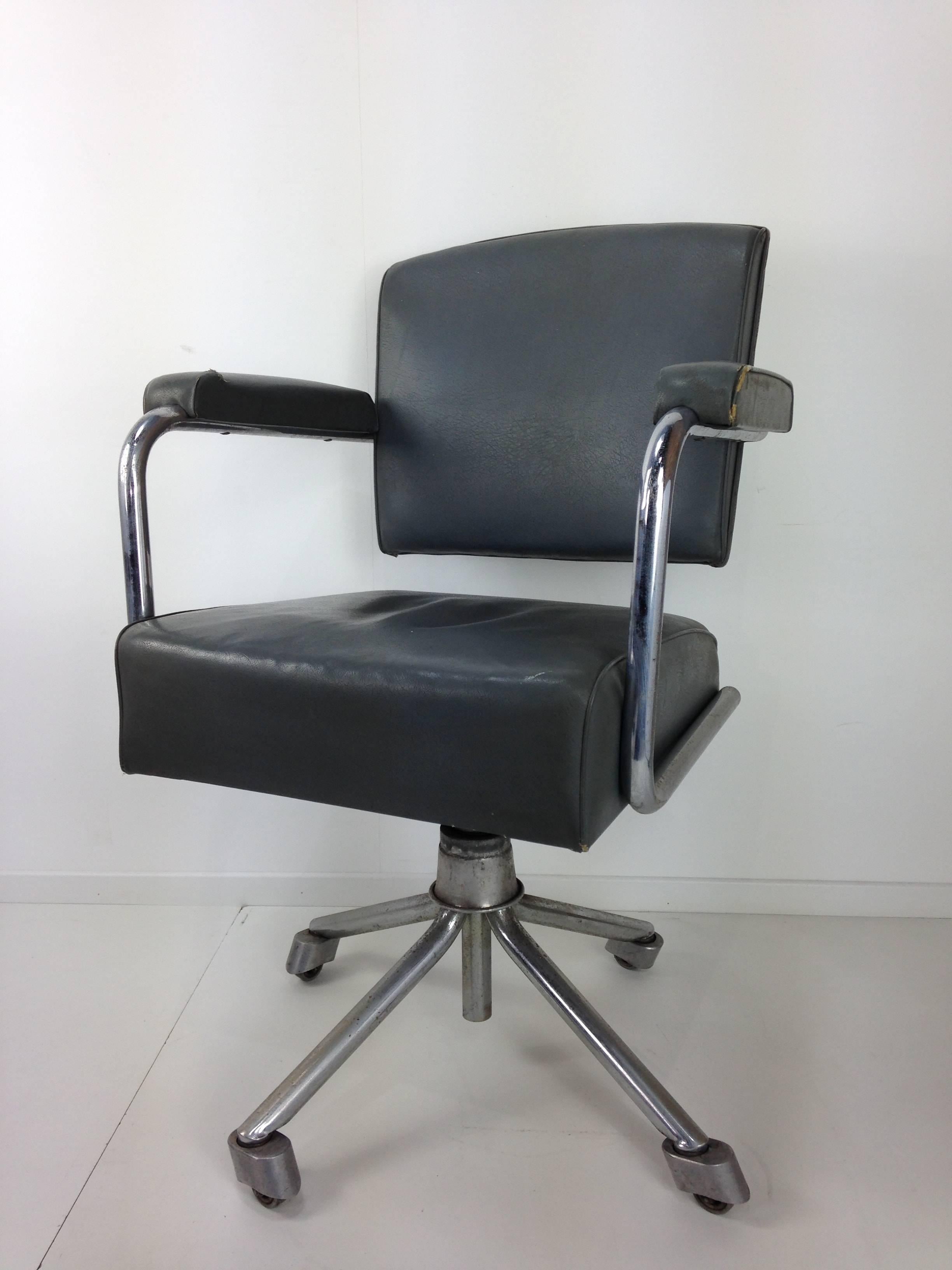 French Design and Bauhaus Style Office and Swivel Armchair 2