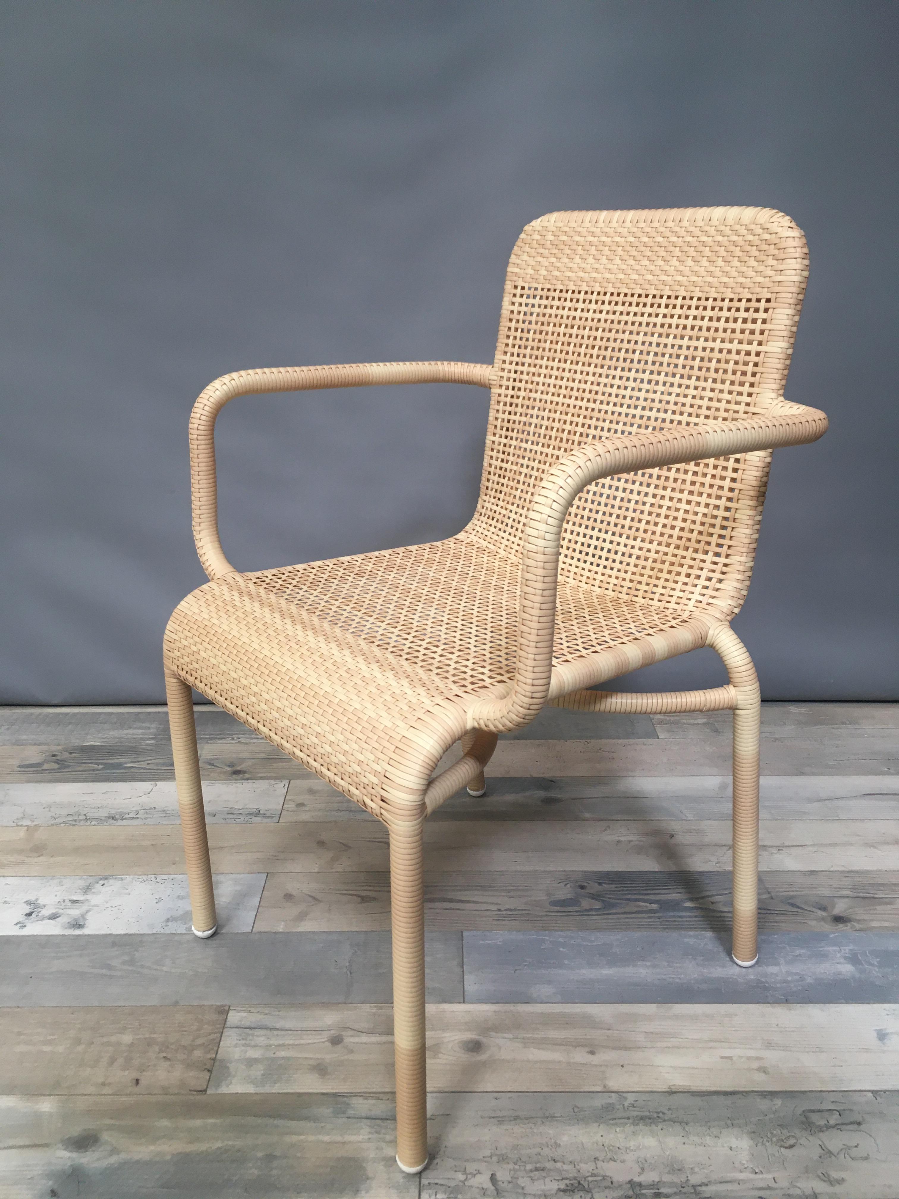 French design chair composed of a tubular metal structure dressed with a braided resin rattan effect. Indoor/outdoor, it will be perfect on your terrace, in your veranda, your winter garden, your swimming-pool, even around the dining table! French
