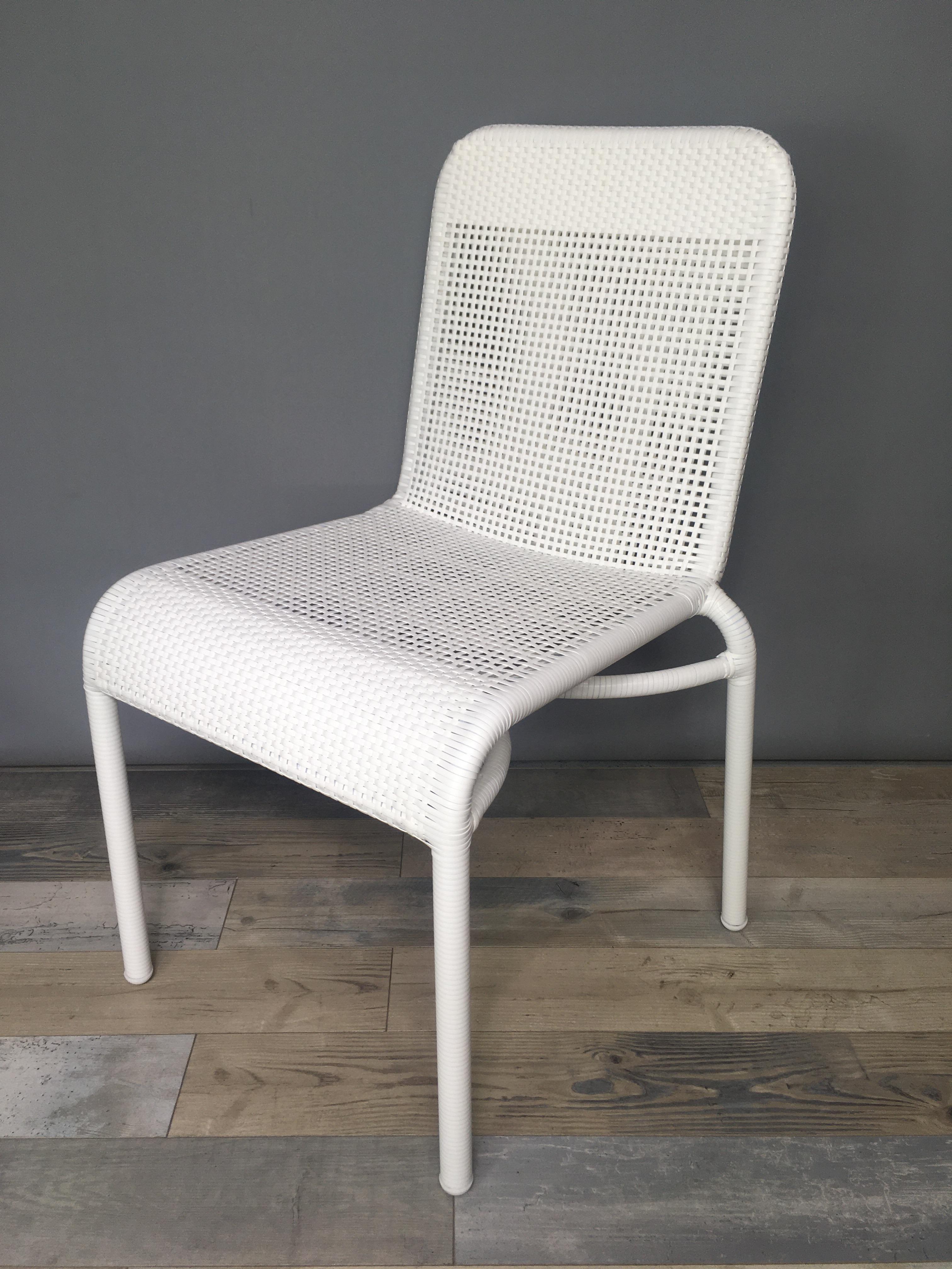 French design chair composed of a tubular structure dressed with an all pure white braided resin. Indoor/outdoor, it will be perfect on your terrace, in your veranda, your winter garden, your swimming-pool, even around the dining table! French