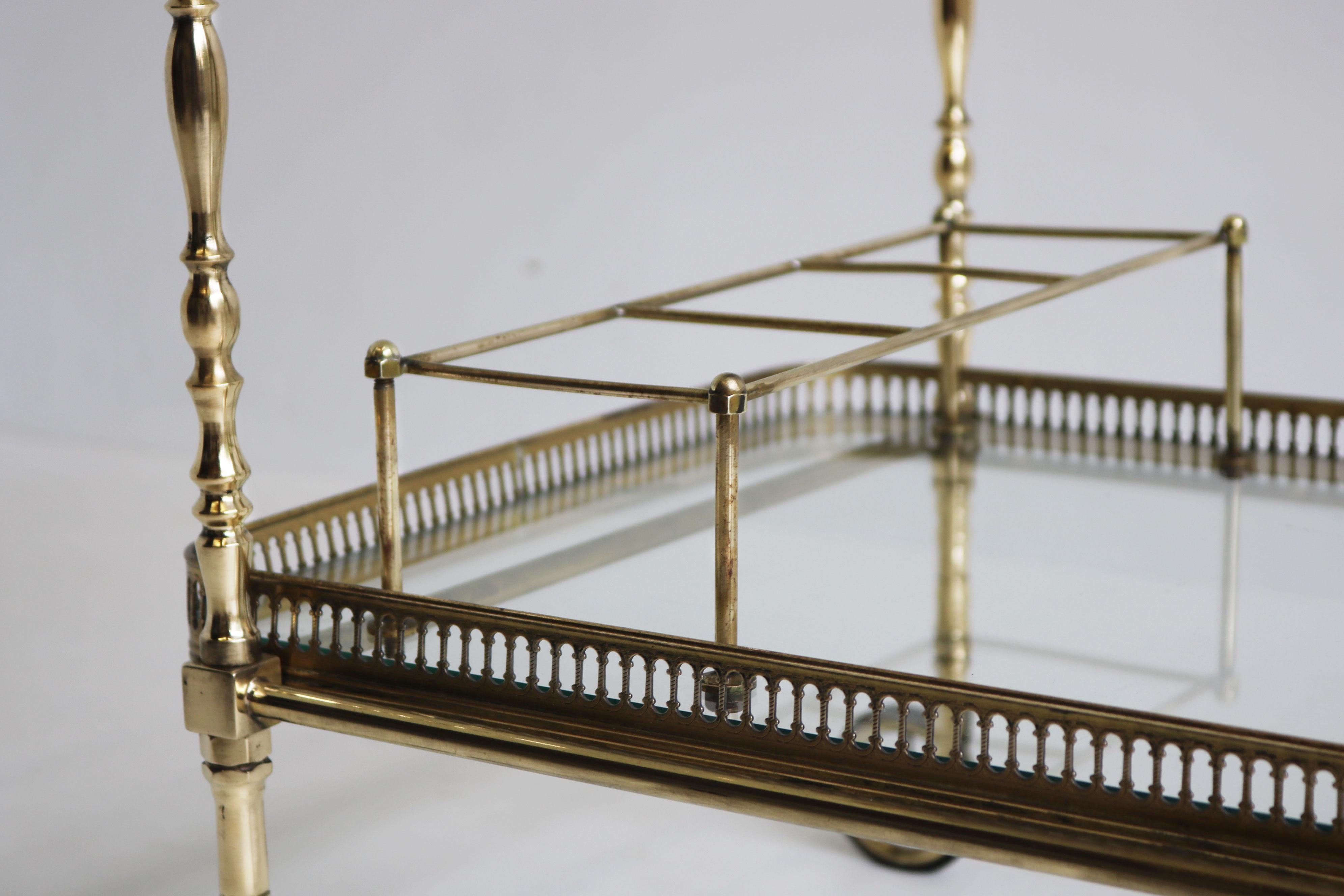 French Design Bar Cart by Maison Bagues 1940 Brass classical serving trolley Latón en venta