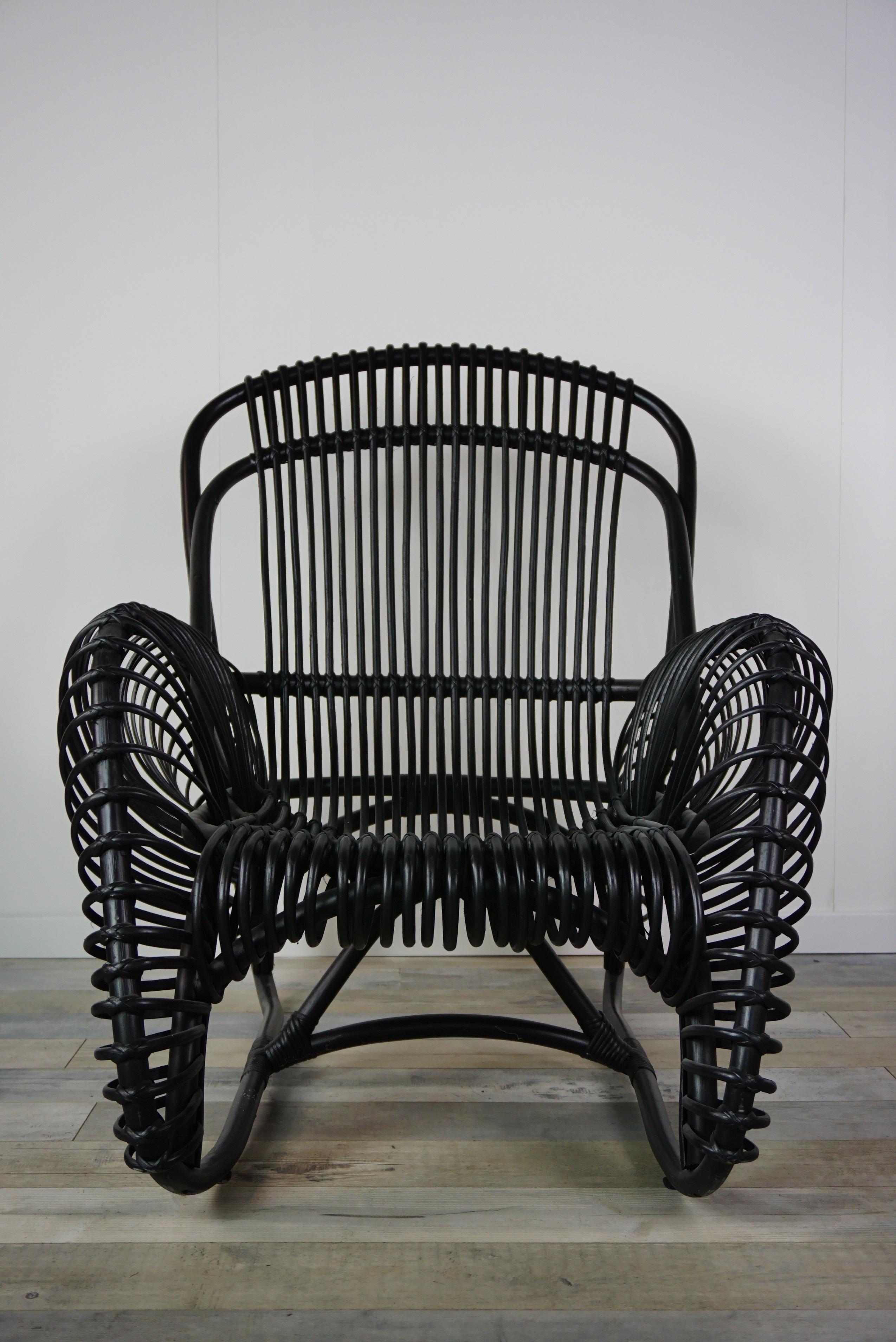 Mid-Century moderno Poltrona lettino in rattan nero di design francese in vendita