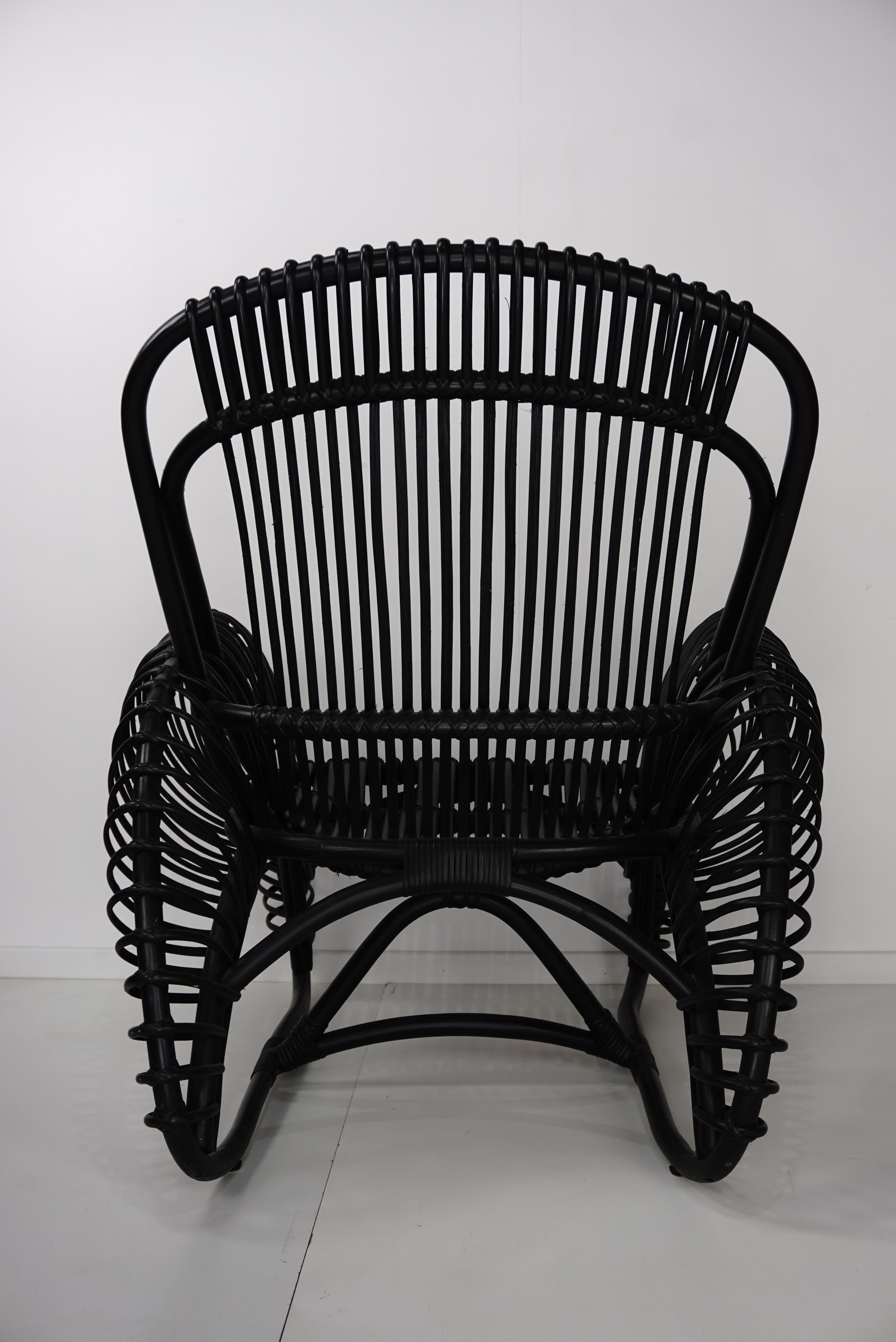 French Design Black Rattan Lounger Armchair For Sale 1