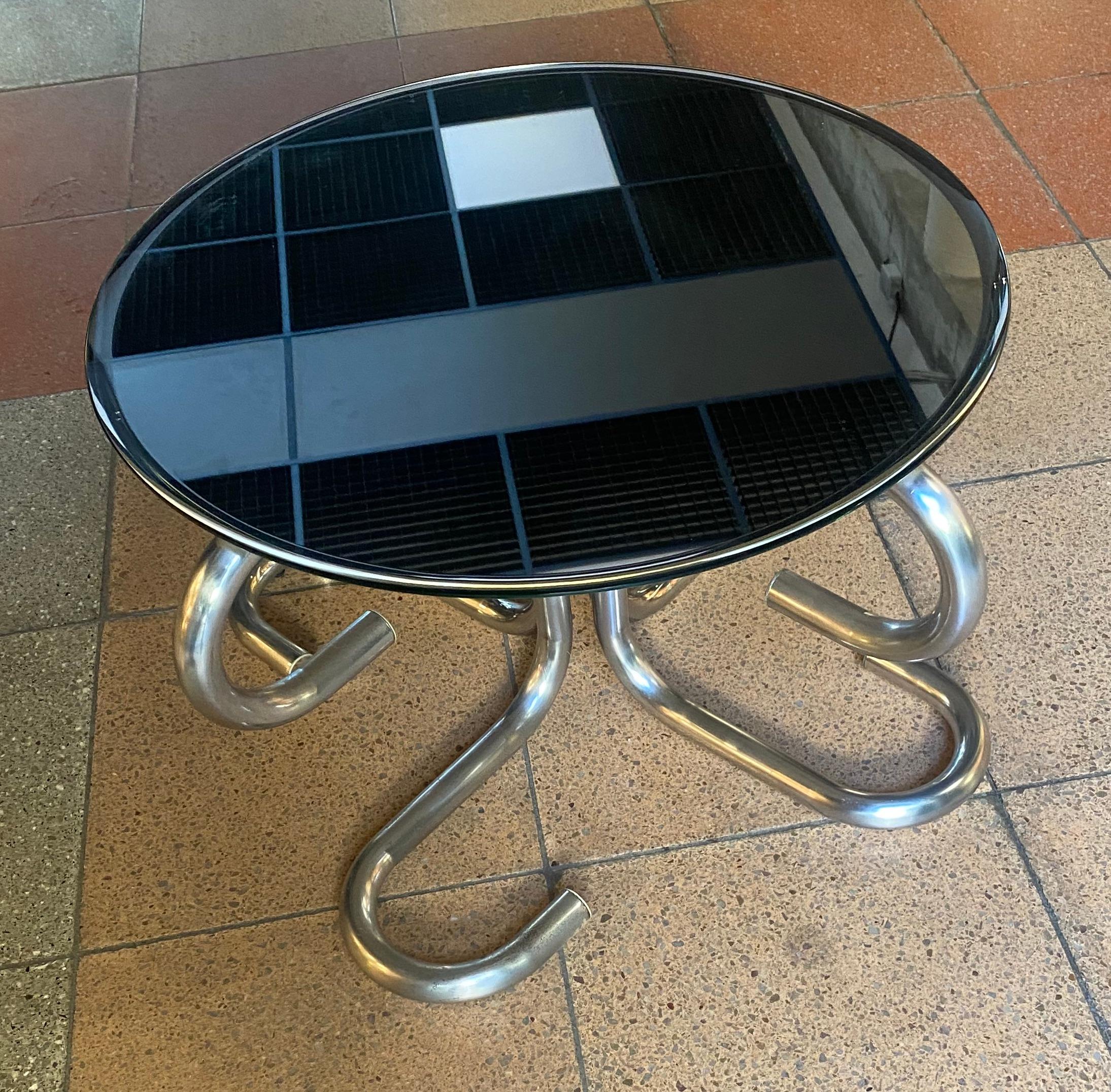 French design  Coffee table / end of sofa  Stainless steel/ mirrored glass In Good Condition For Sale In Saint ouen, FR