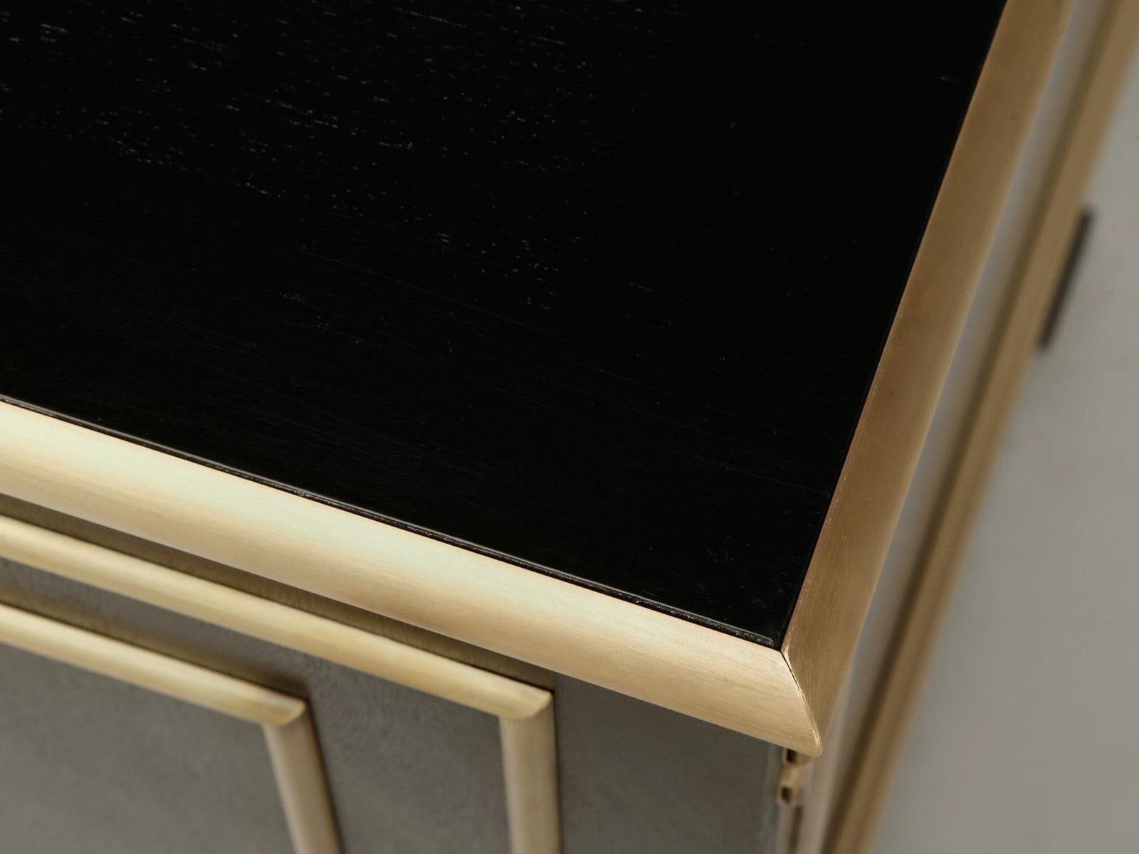 Americano Buffet in mogano con inserti in bronzo massiccio Disponibile in qualsiasi dimensione di finitura in vendita