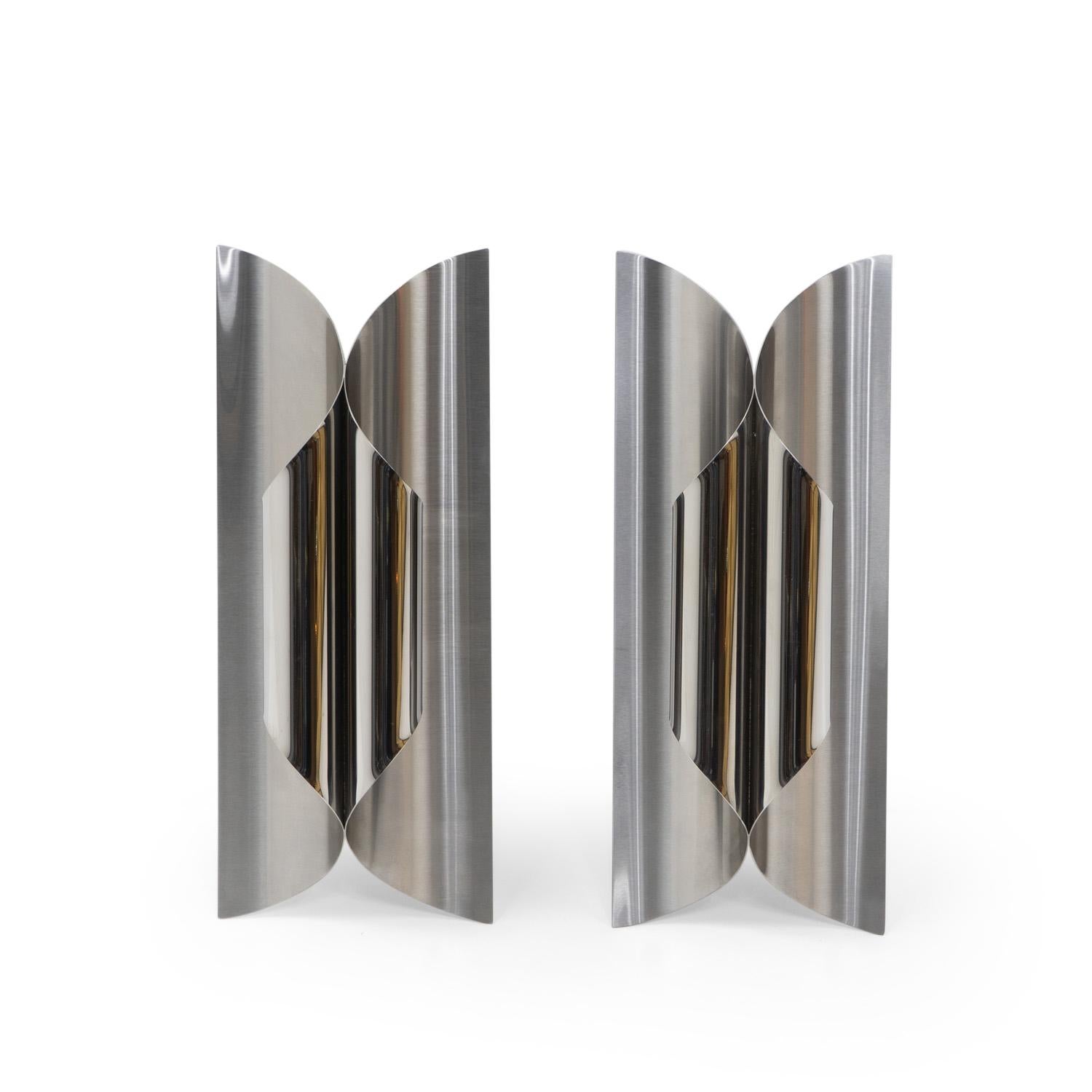 Mid-Century moderno Sconcese da parete Maison Charles di design francese, anni '70, set di due in vendita