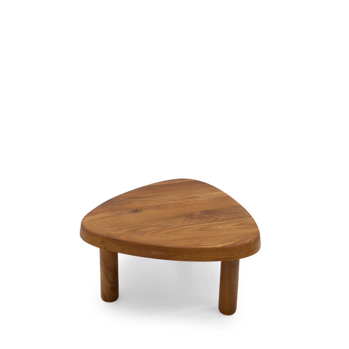 Beautiful original heart-shaped T23 coffee table designed by Pierre Chapo.

As with all furniture by Chapo, this piece shows excellent craftsmanship, is constructed in solid wood and was made to last.

French elmwood is due to the Dutch elm disease