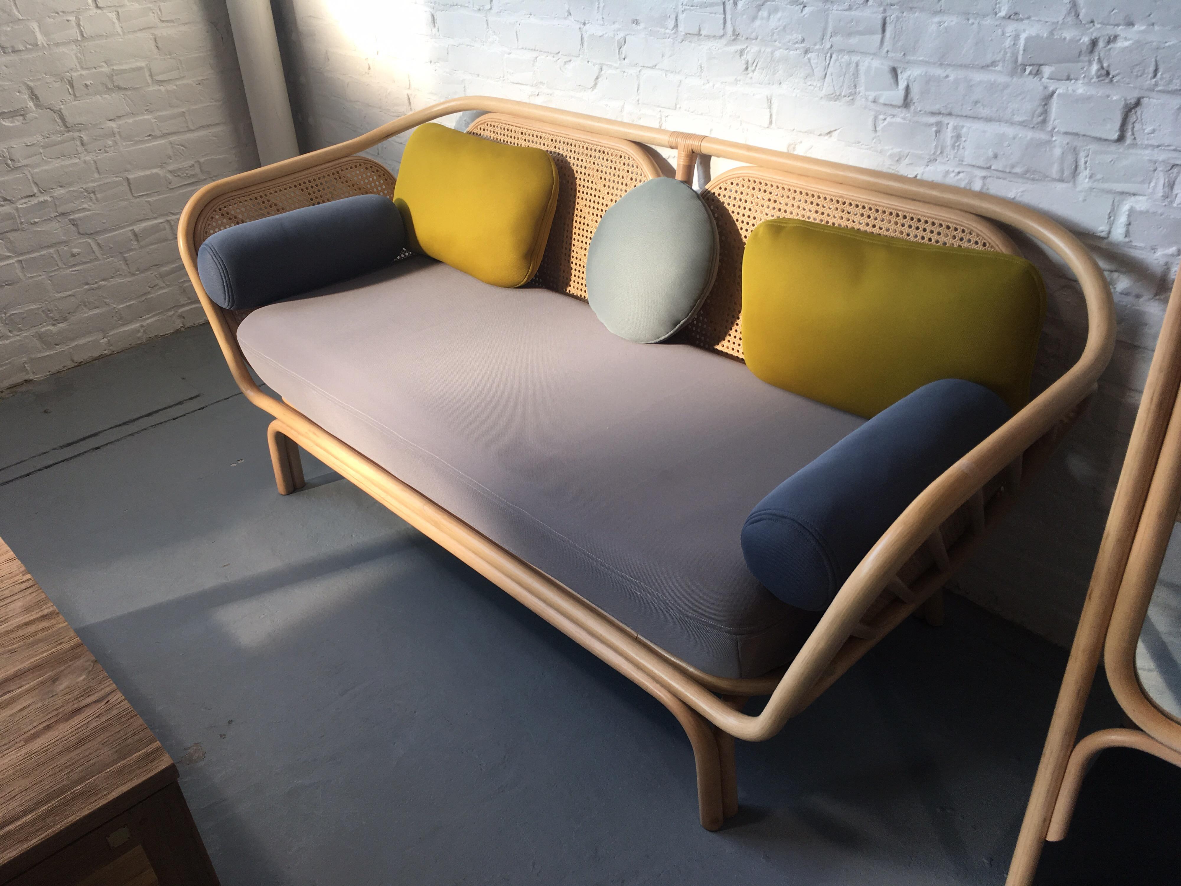 French Design Rattan and Wicker Sofa (Moderne der Mitte des Jahrhunderts)