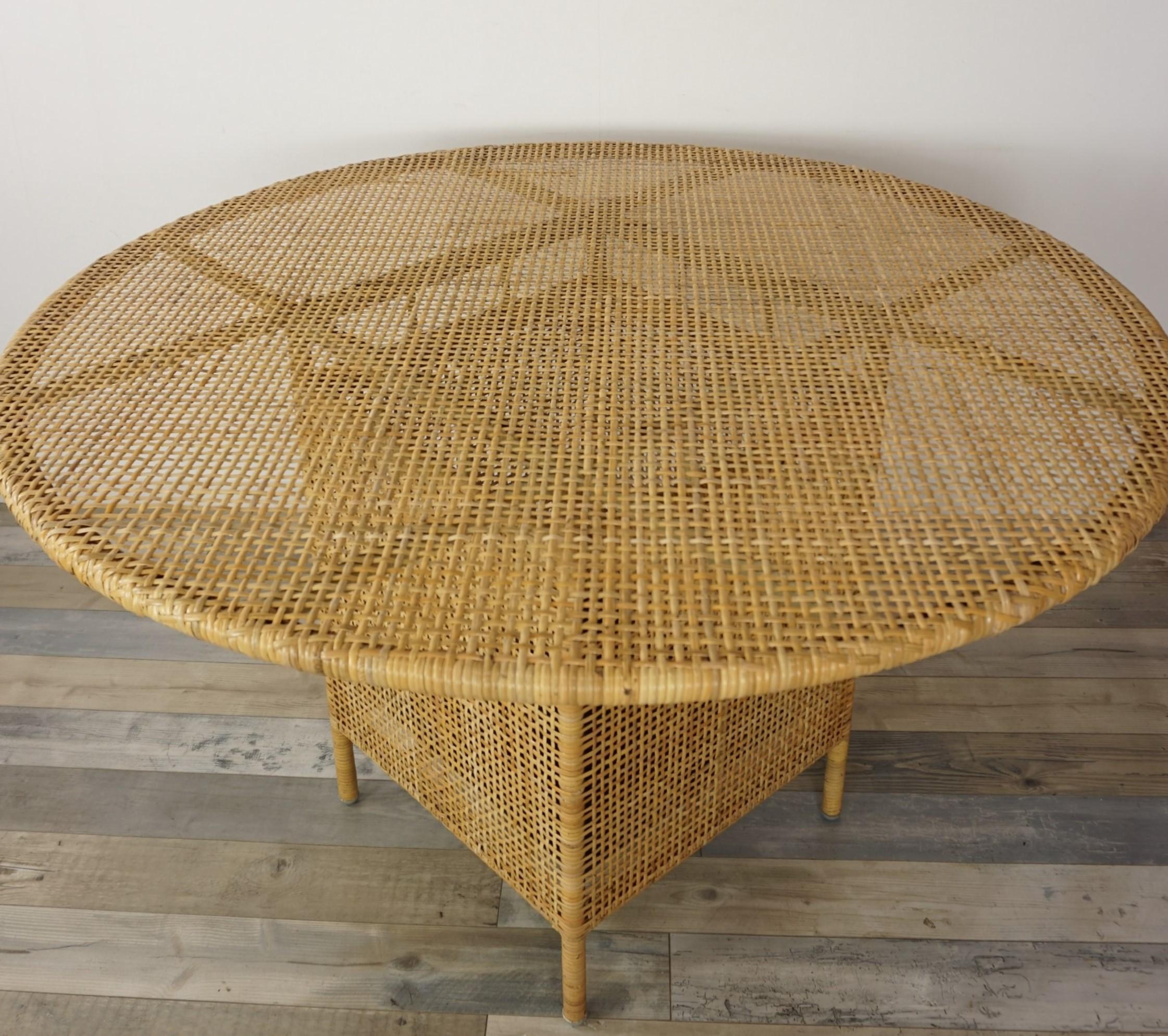 French Design Rattan Round Dining Table 4