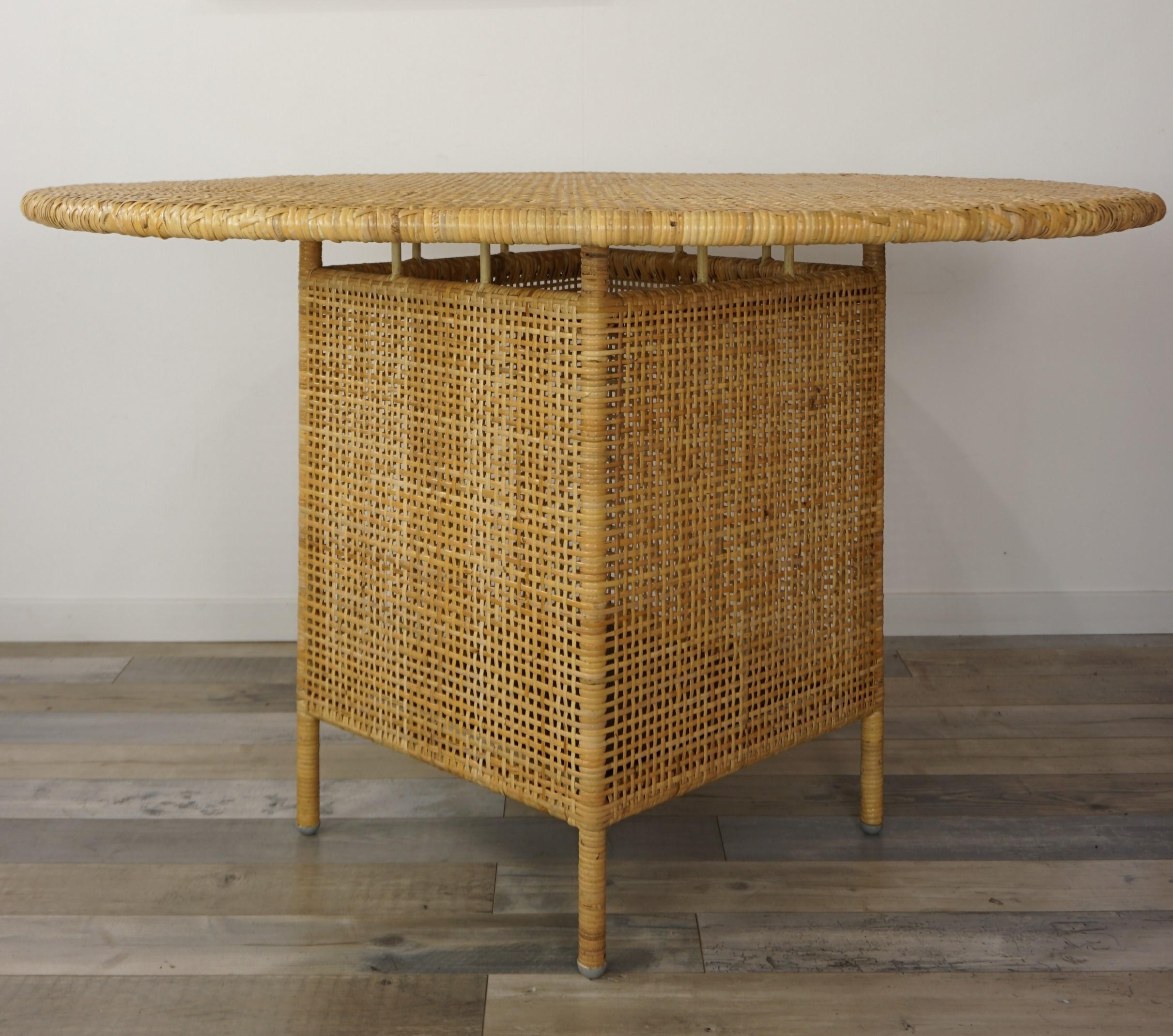 French Design Rattan Round Dining Table 1