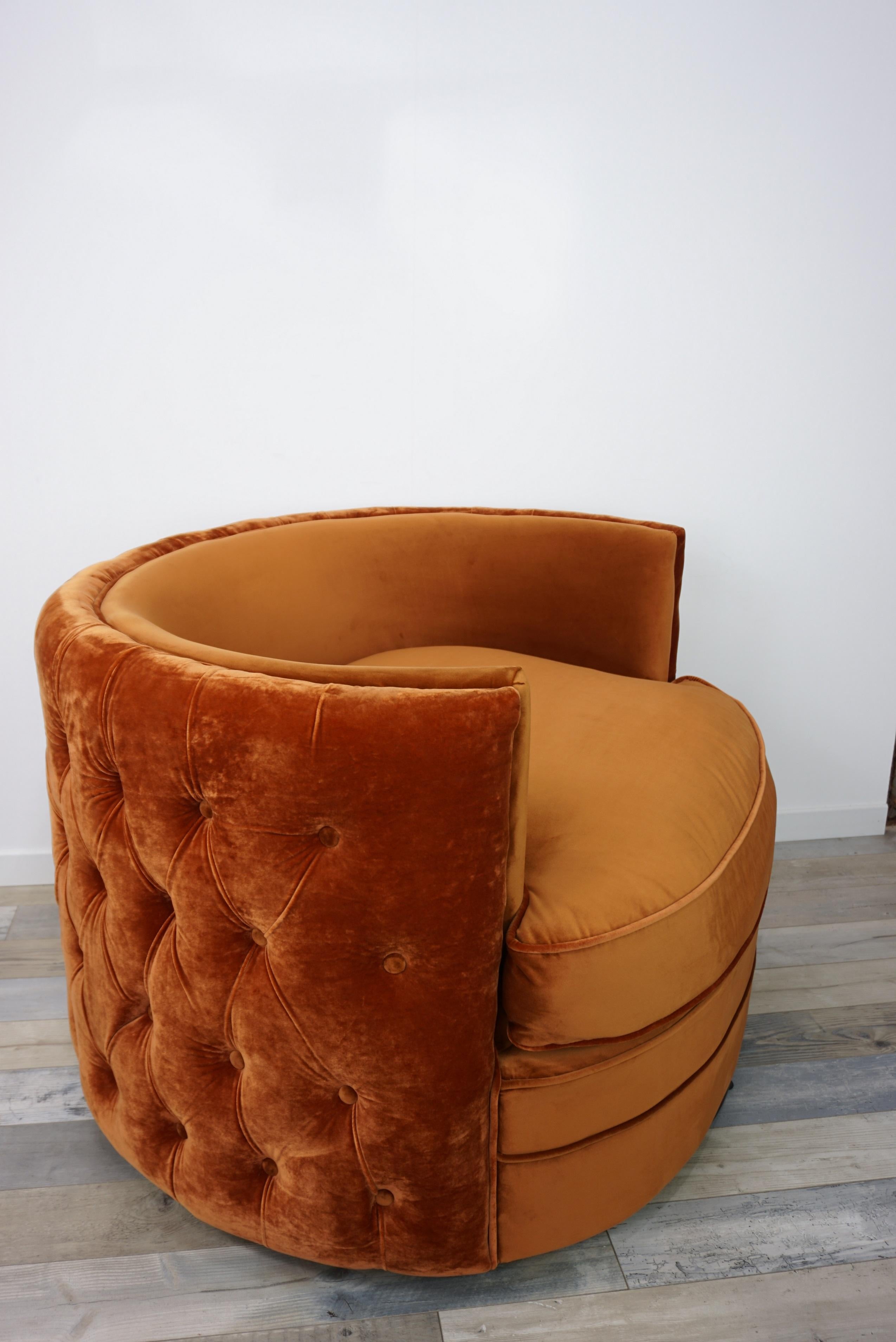 French design velvet and swivel large armchair: elegant and so soft, this armchair is so large that 2 persons can seat on! In excellent state (new items / never used).