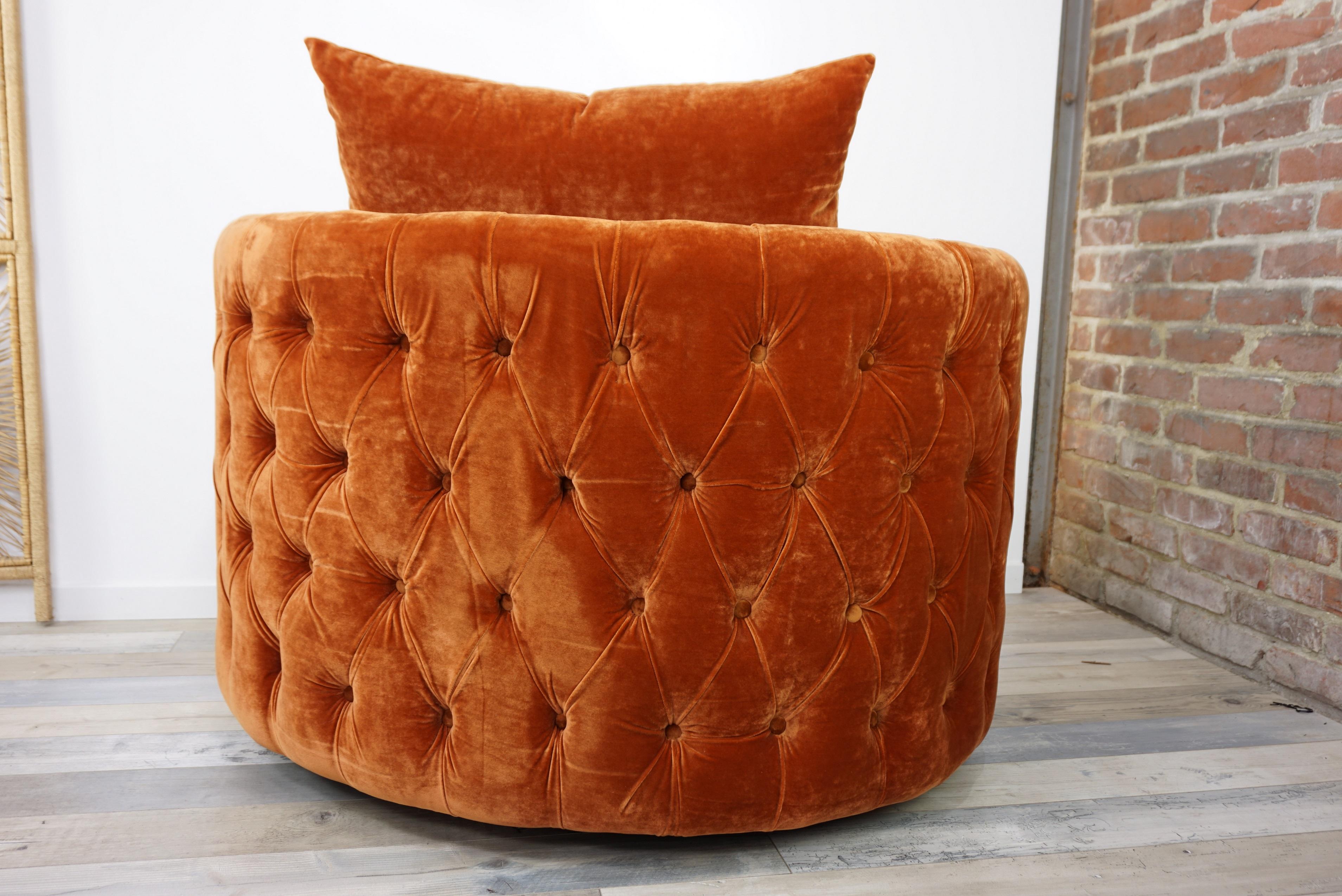 Chesterfield Fauteuil large en velours et pivotant de style français en vente