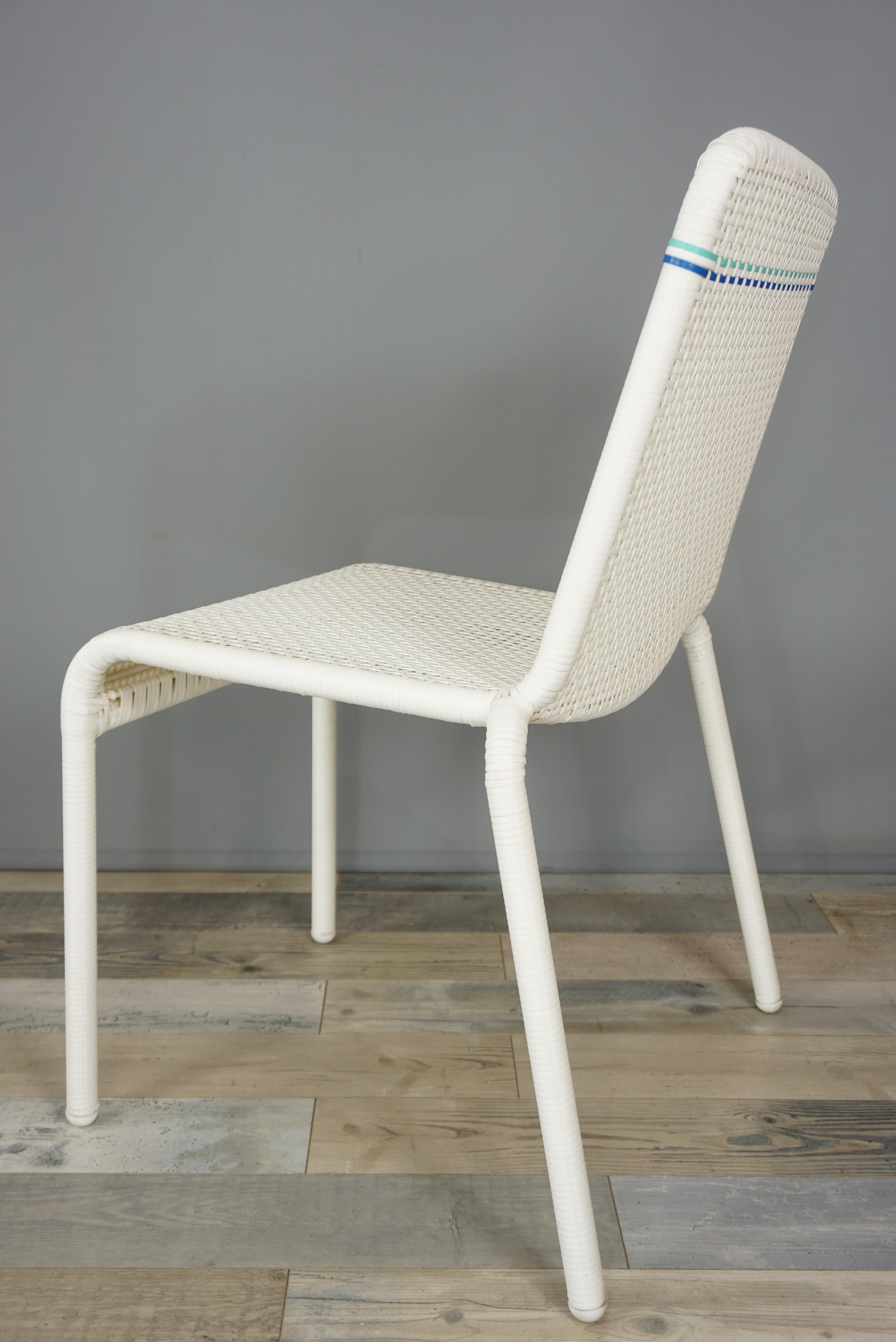 French Design White and Blue Outlined Braided Resin Chair In Excellent Condition In Tourcoing, FR