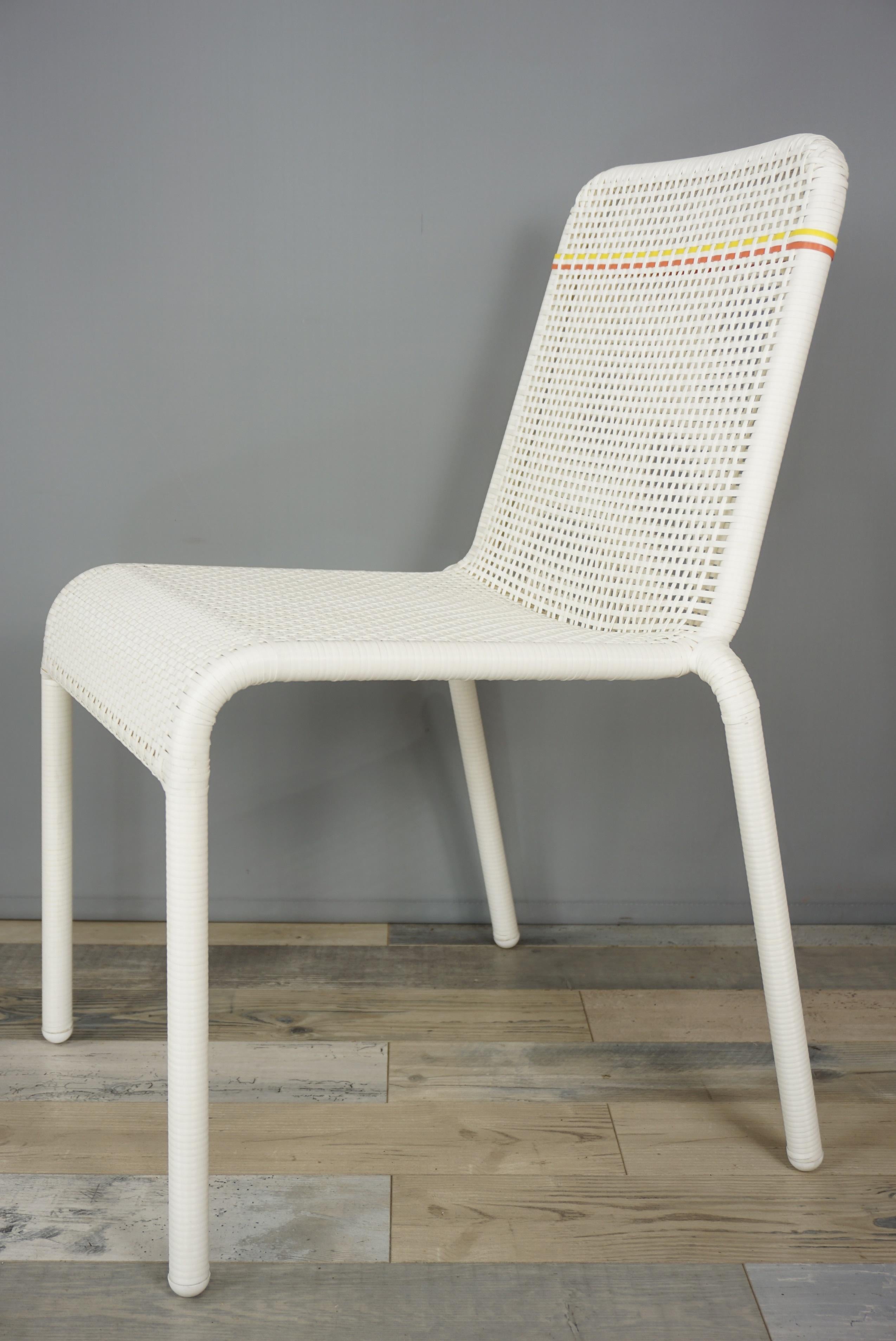 French design white chair composed of a metal tubular structure dressed with a warm white braided resin, outlined with blue one in the backrest. Indoor/outdoor, it will be perfect on your terrace, in your veranda, your winter garden, your