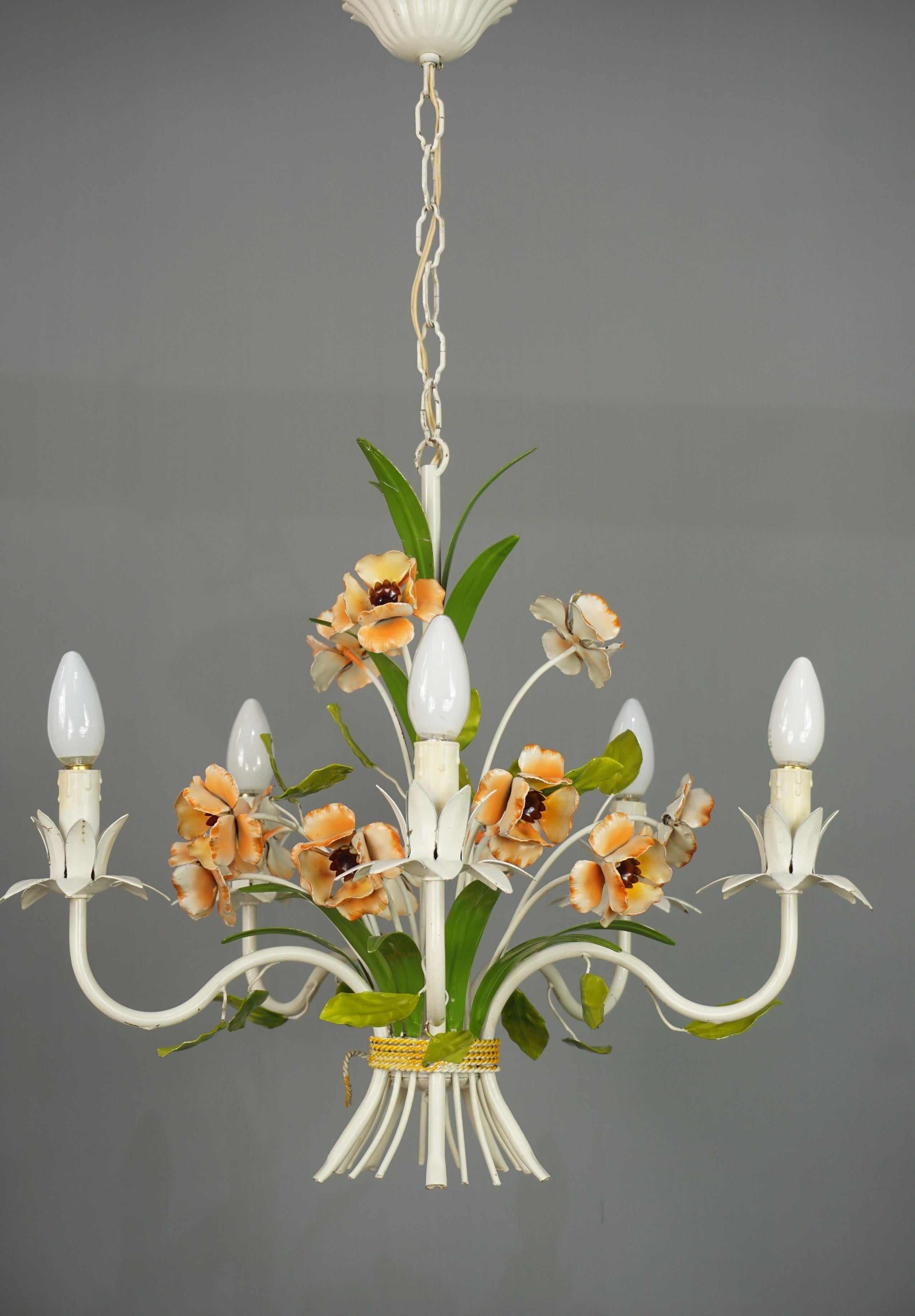 French Design Wrought Iron Flowers Chandelier In Excellent Condition In Tourcoing, FR