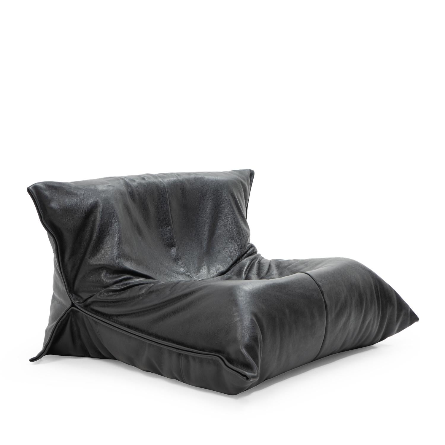 The YOKO series designed by Michel Ducaroy, is a rare and exceptional piece of furniture history.

Best known for creating the iconic Togo, Ducaroy brought the same innovative approach to the YOKO, which was produced for only a few years starting in
