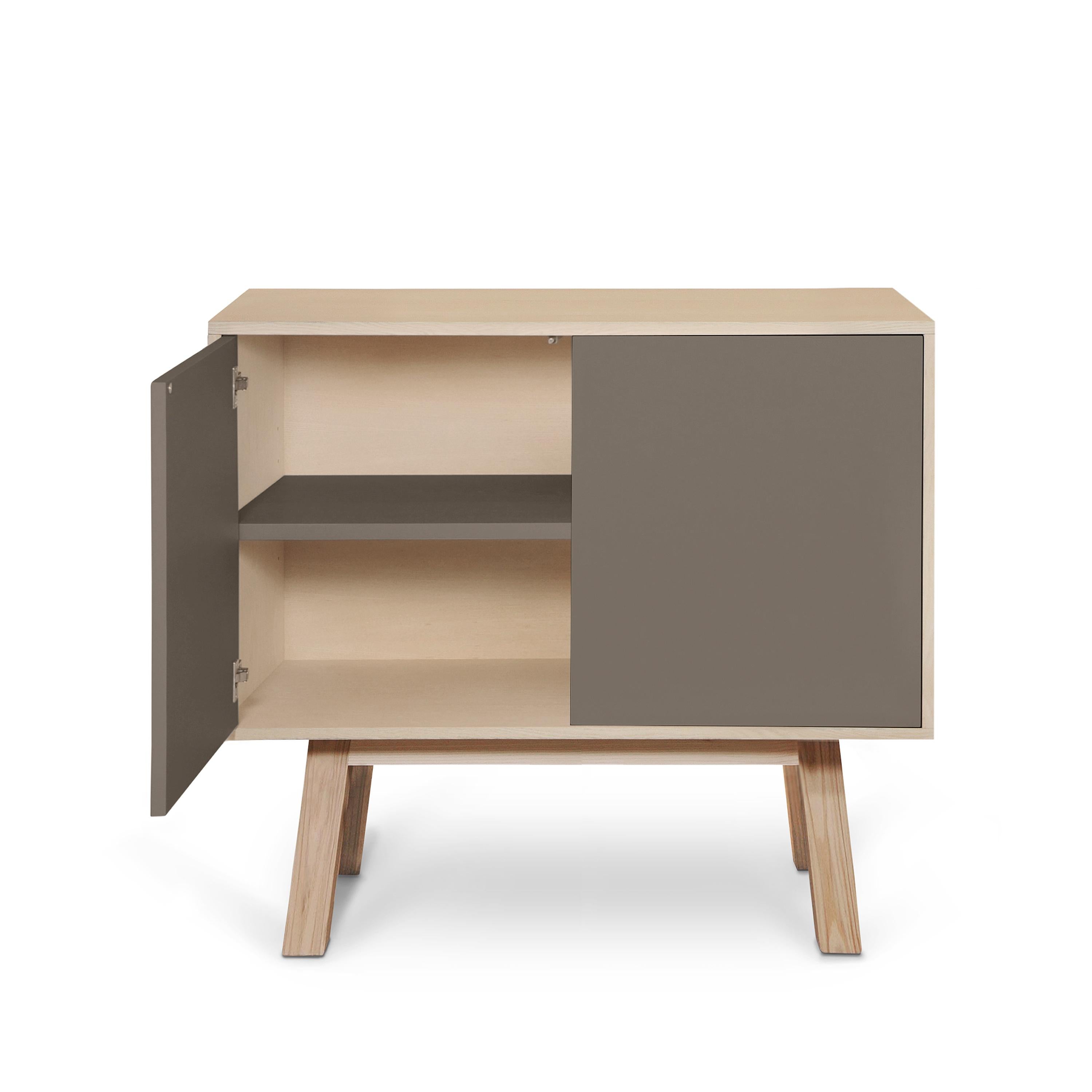 Französisches, anpassbares, kleines, 2-türiges, schokoladengraues, anpassbares, hochwertiges Holz-Sideboard im Angebot 2