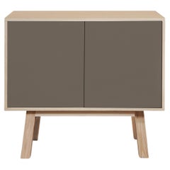 Aparador pequeño de madera alto personalizable de 2 puertas gris chocolate de diseño francés