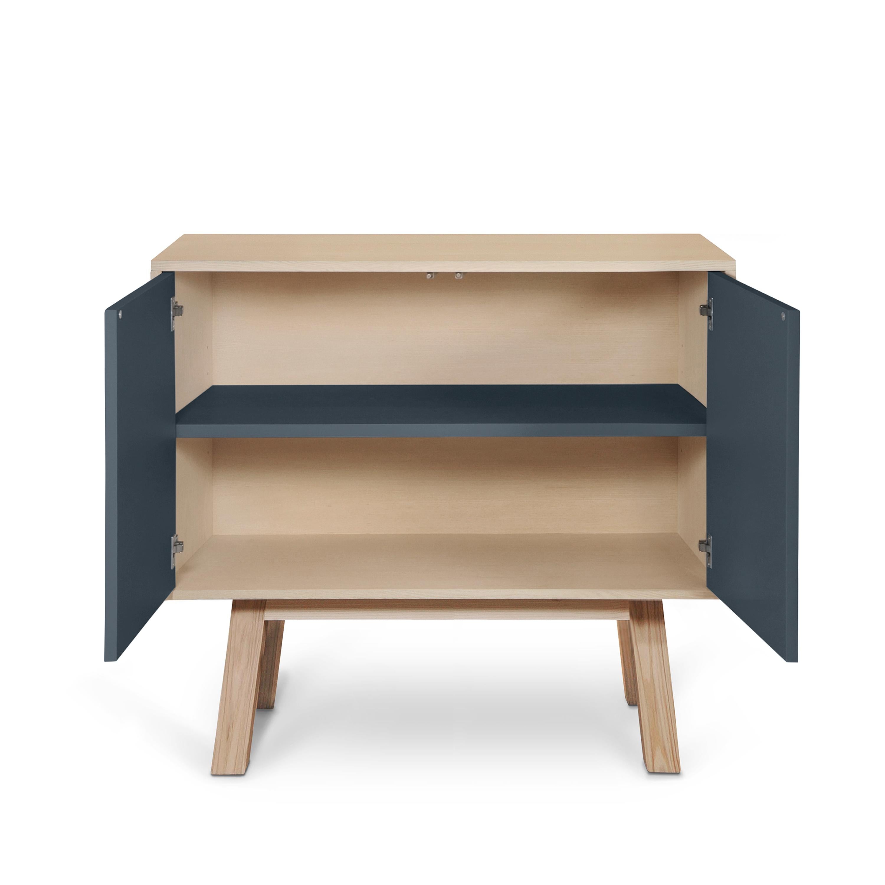 XXI secolo e contemporaneo Credenza francese di design a 2 ante blu scuro personalizzabile, alta e in legno in vendita