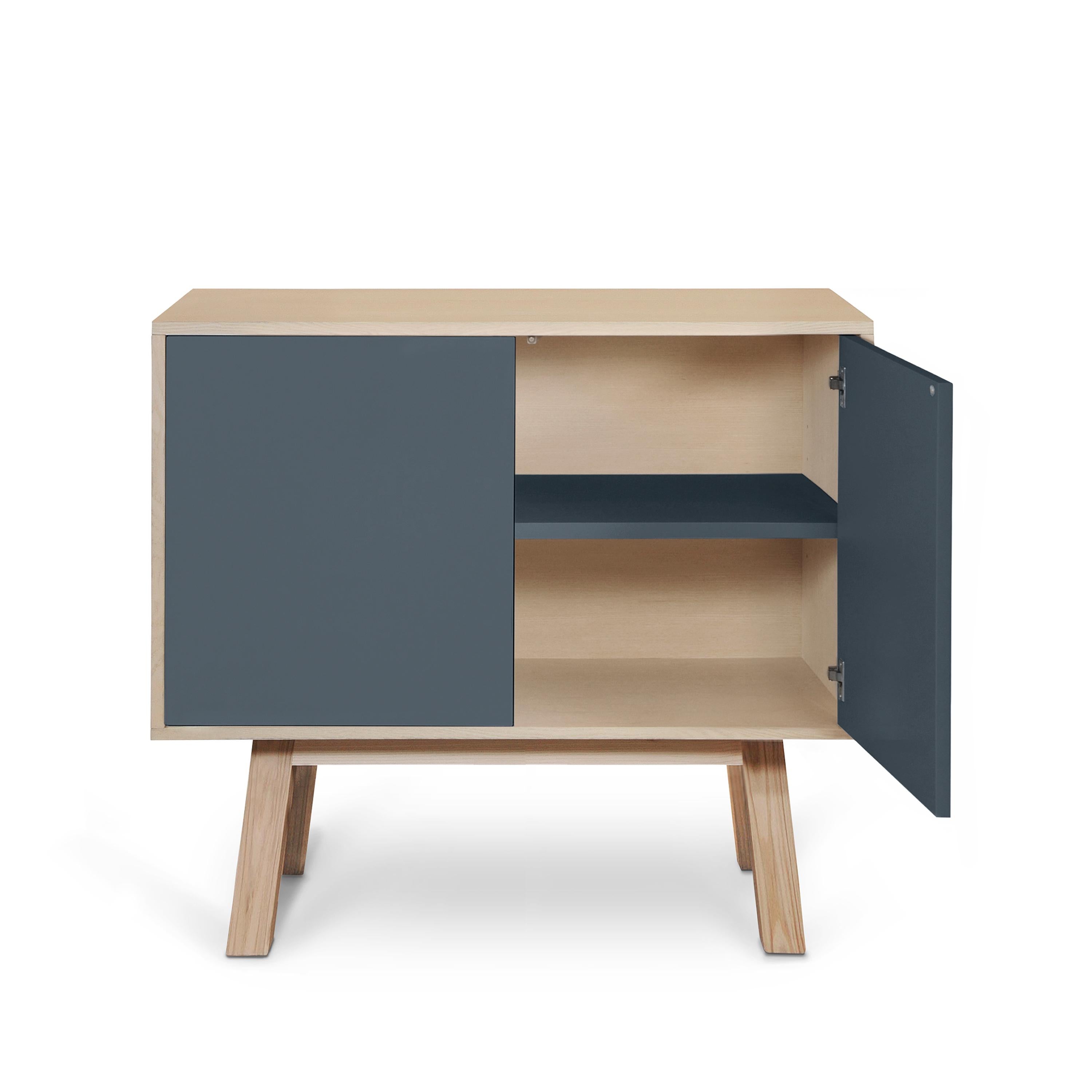Legno Credenza francese di design a 2 ante blu scuro personalizzabile, alta e in legno in vendita