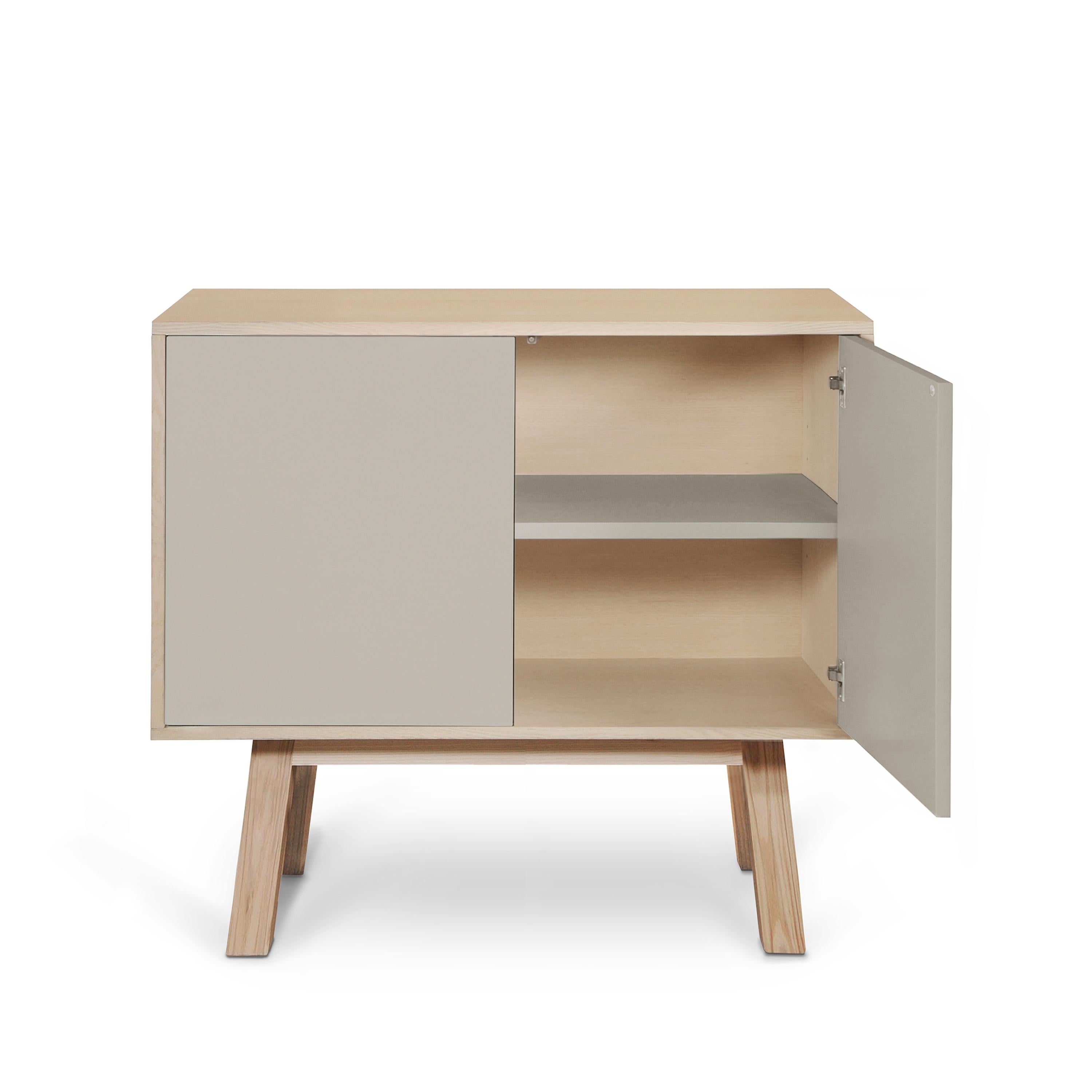 Credenza francese di design a 2 ante grigio chiaro personalizzabile, alta e in legno In condizioni Nuovo in vendita a Landivy, FR