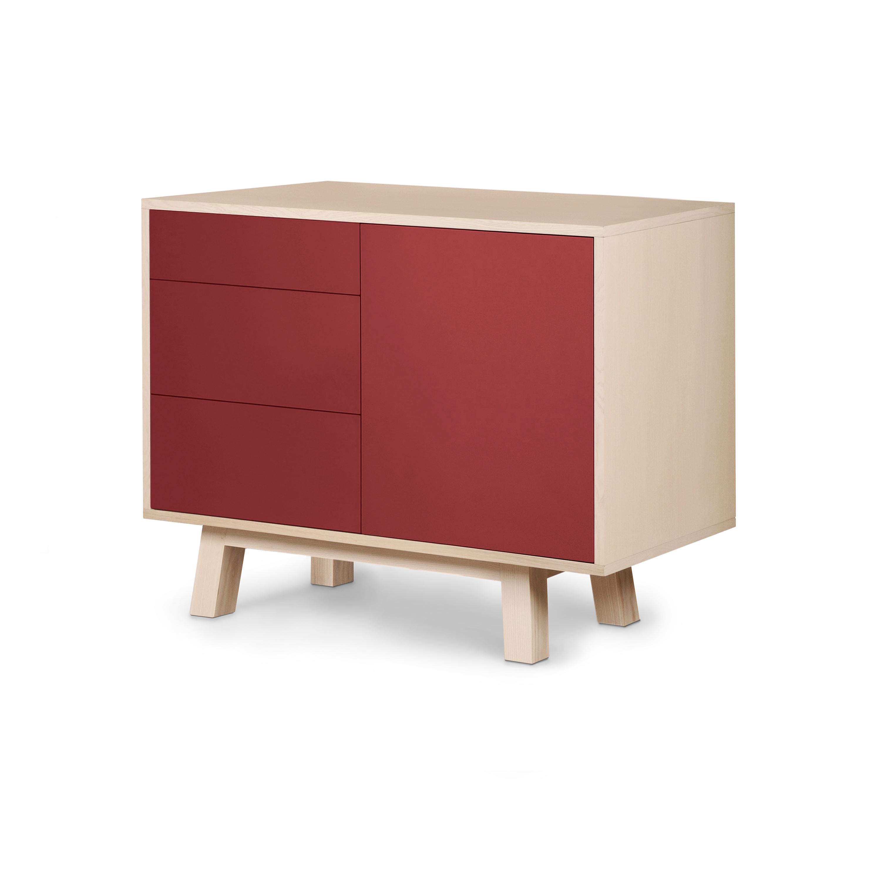 Mueble bajo de madera rojo de 3 cajones de diseño artesanal francés de Eric Gizard, París Escandinavo moderno en venta