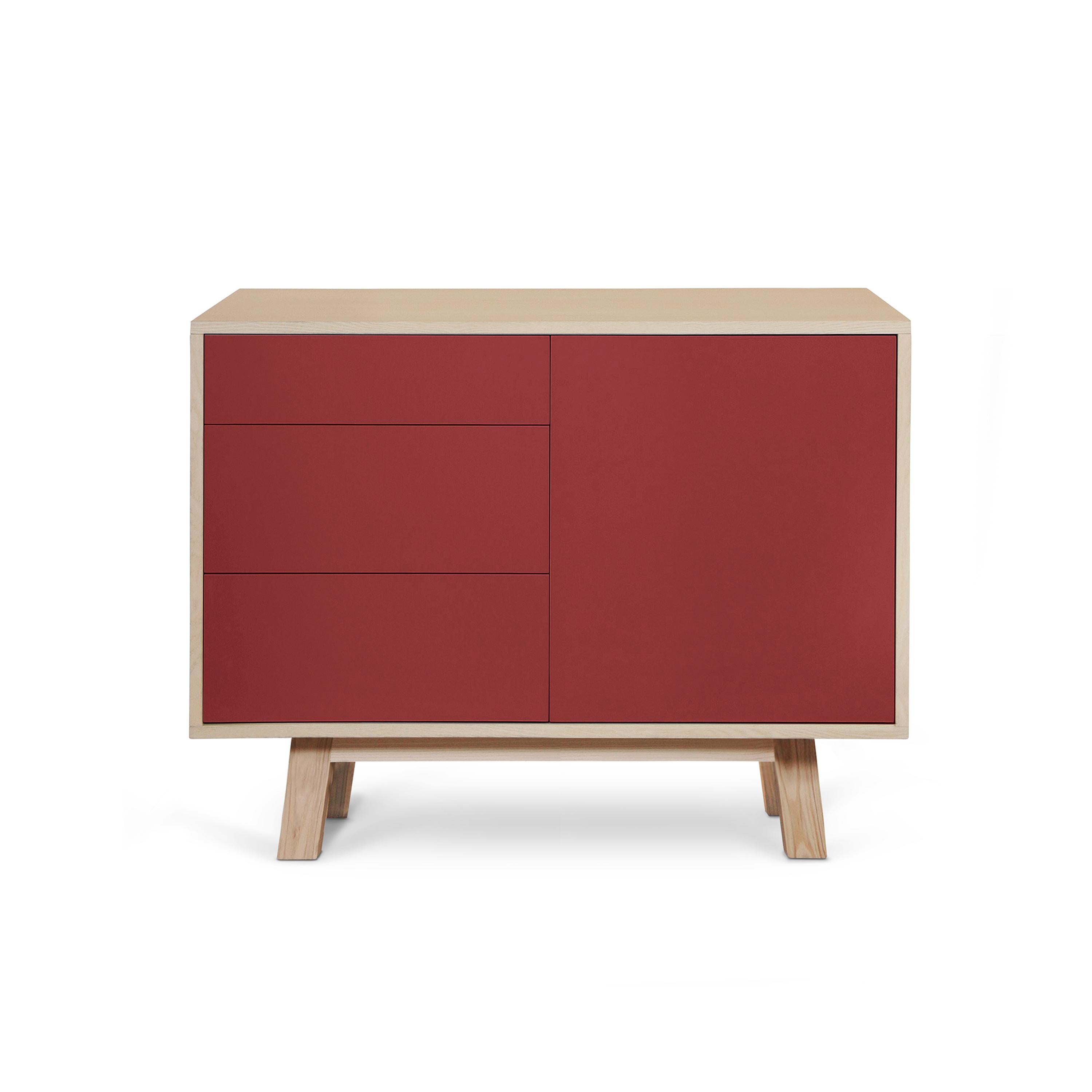 Mueble bajo de madera rojo de 3 cajones de diseño artesanal francés de Eric Gizard, París Lacado en venta